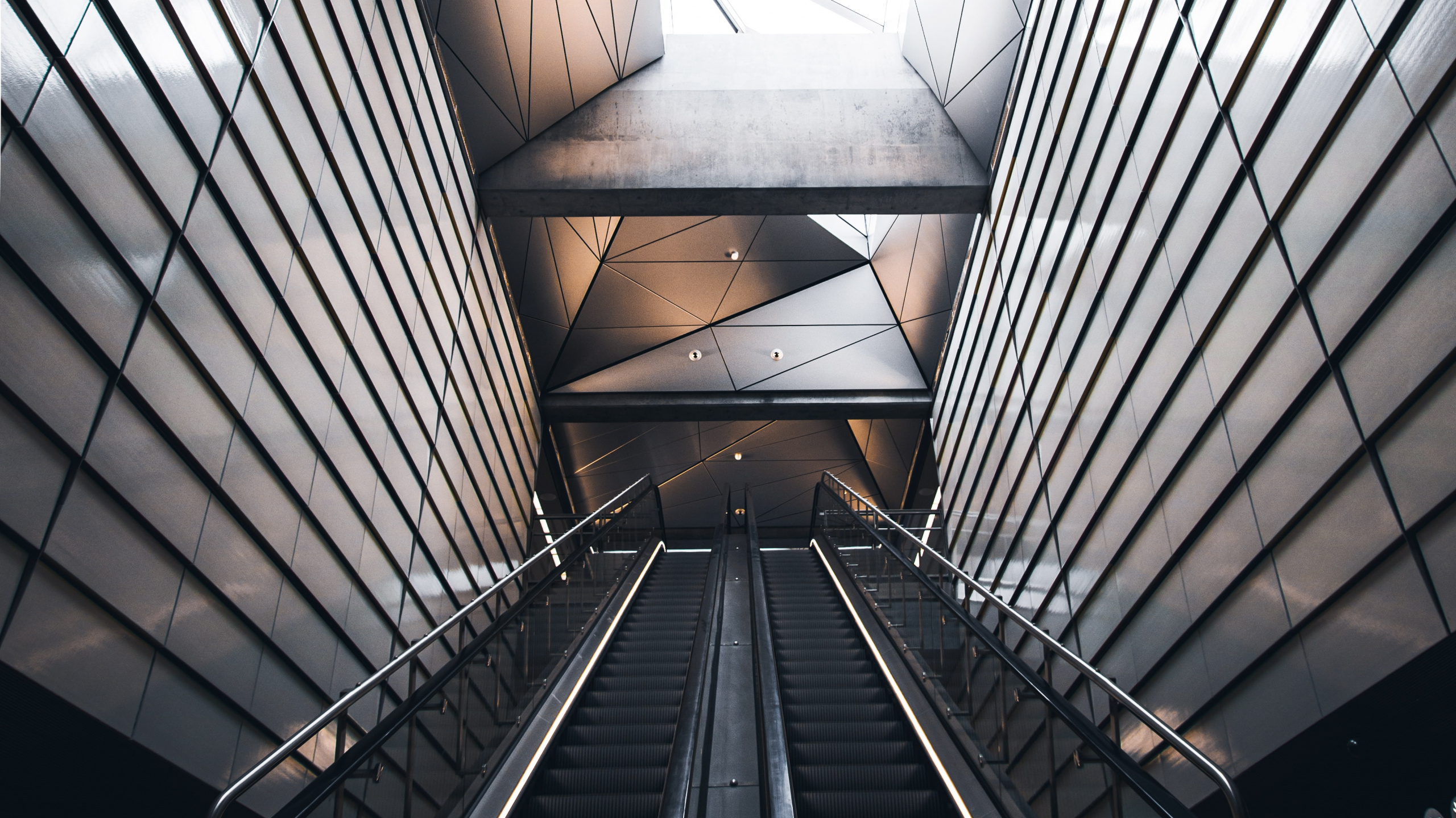 Black Escalator in a Building. Wallpaper in 2560x1440 Resolution