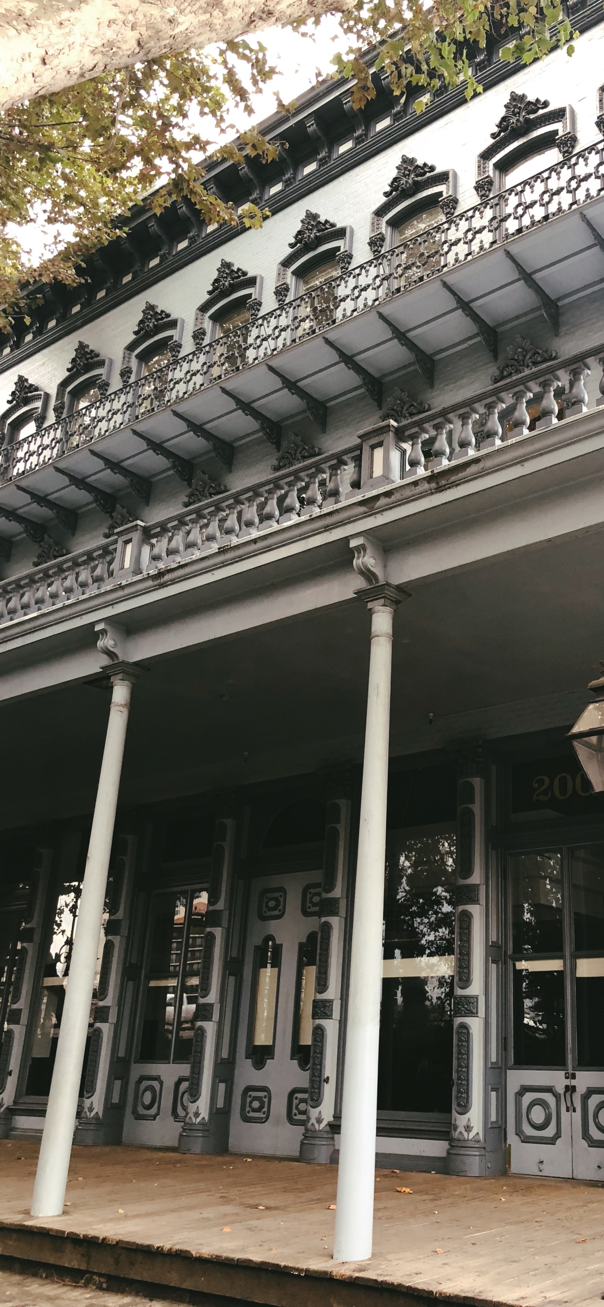 Fassade, Architektur, Wahrzeichen, Spalte, Eisen. Wallpaper in 1242x2688 Resolution