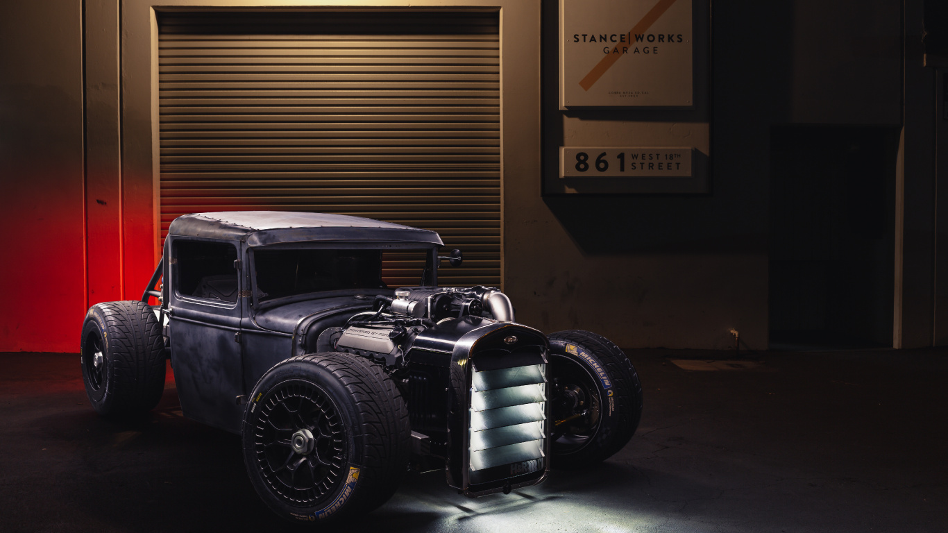 Schwarzer Oldtimer Vor Brauner Holzwand. Wallpaper in 1366x768 Resolution