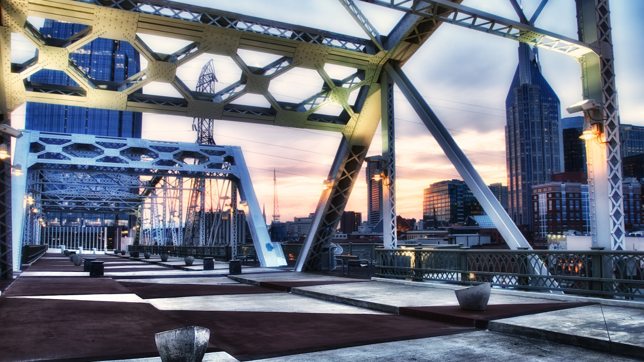 Brown and Gray Bridge Under Blue Sky During Daytime. Wallpaper in 1280x720 Resolution