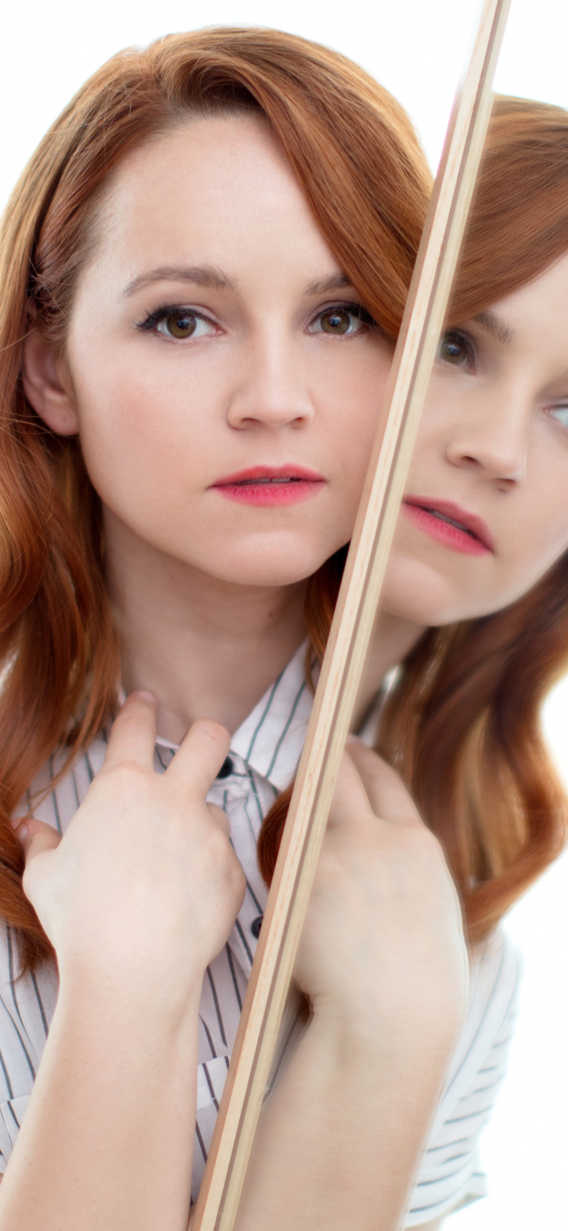 Actor, Piel, Belleza, Sonrisa, Hombro. Wallpaper in 1125x2436 Resolution