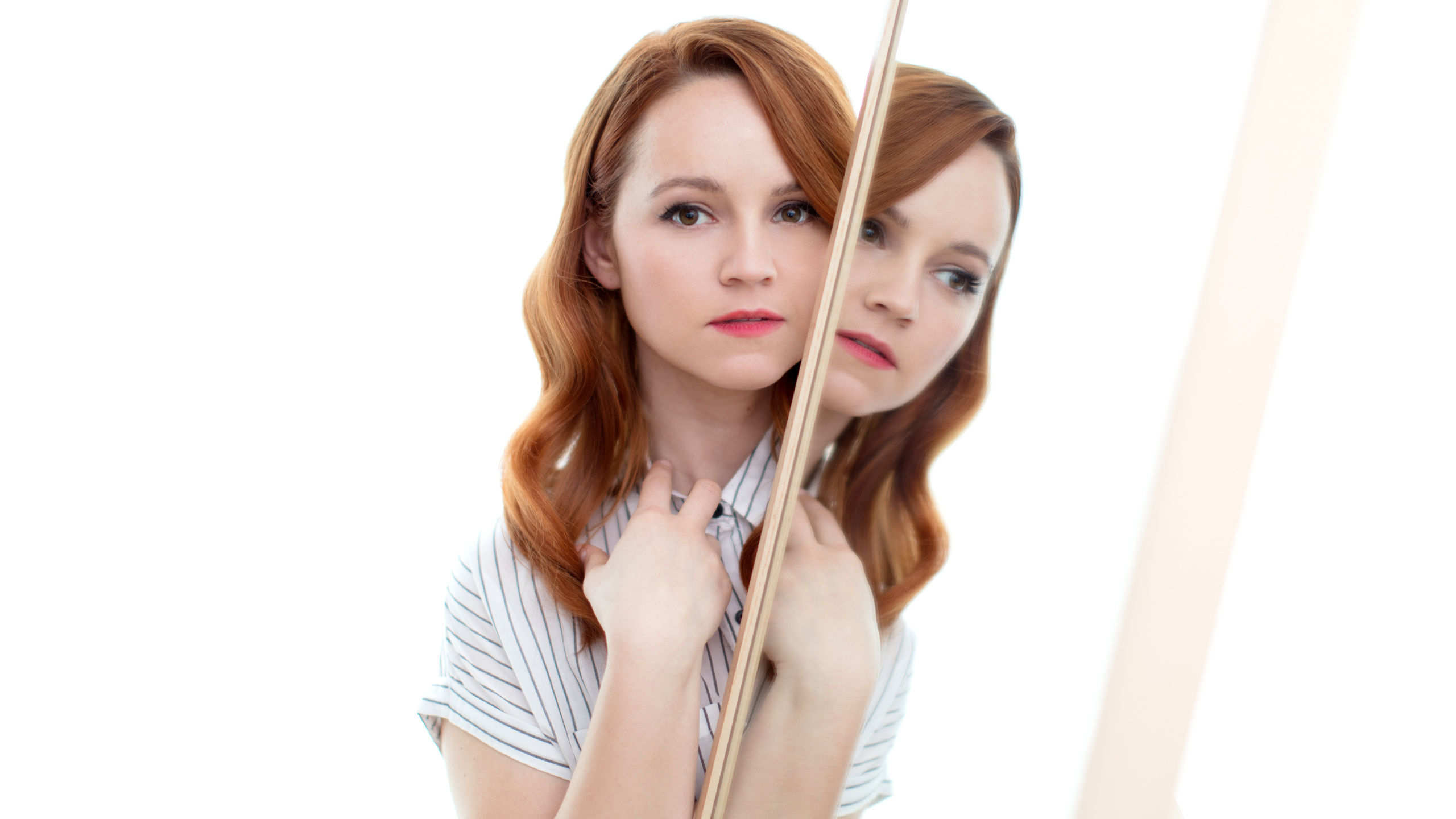 Actor, Piel, Belleza, Sonrisa, Hombro. Wallpaper in 2560x1440 Resolution