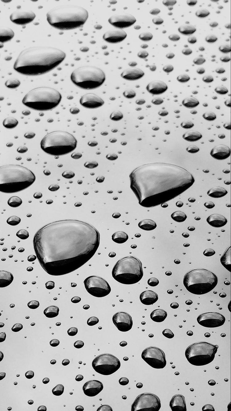 Gouttes D'eau Sur Verre Clair. Wallpaper in 750x1334 Resolution