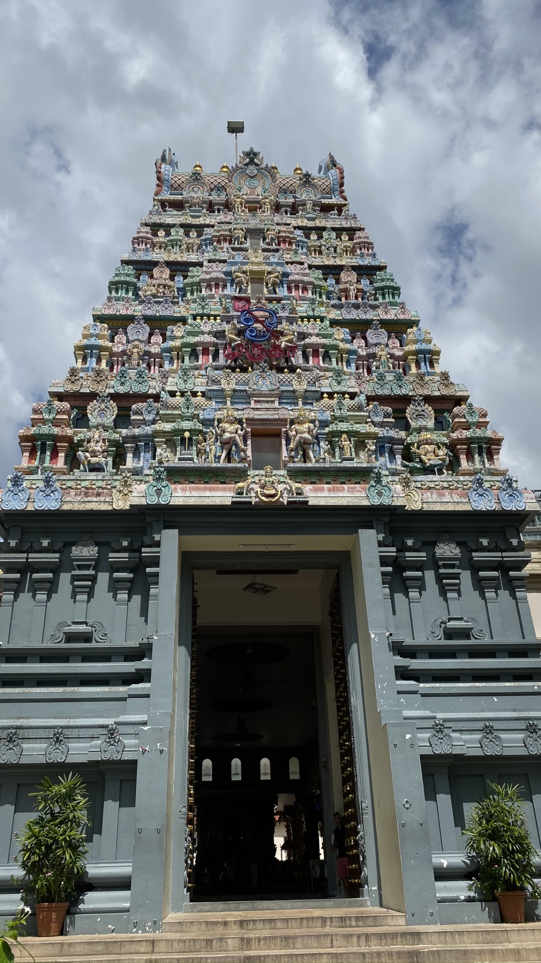 Singapour, Temple Sri Thendayuthapani, Architecture, Façade, Lieu de Culte. Wallpaper in 1080x1920 Resolution