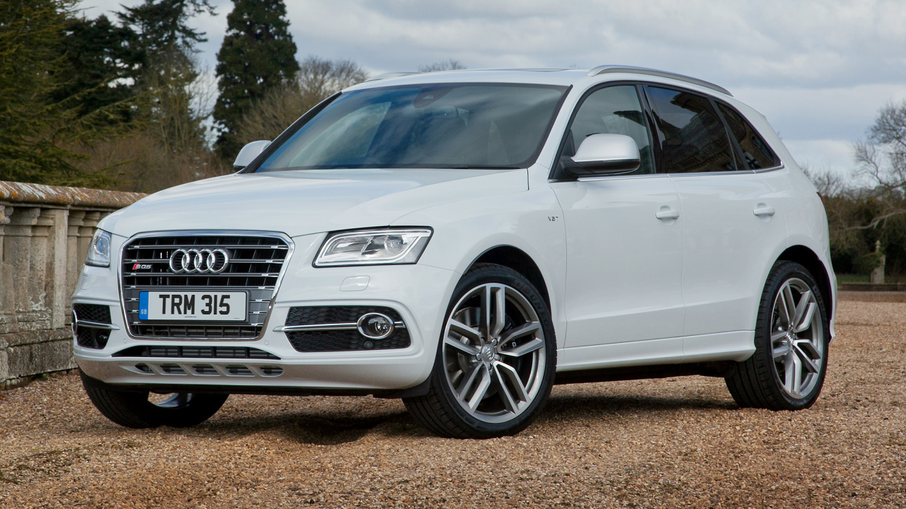 White Audi Suv on Brown Dirt Road During Daytime. Wallpaper in 1280x720 Resolution