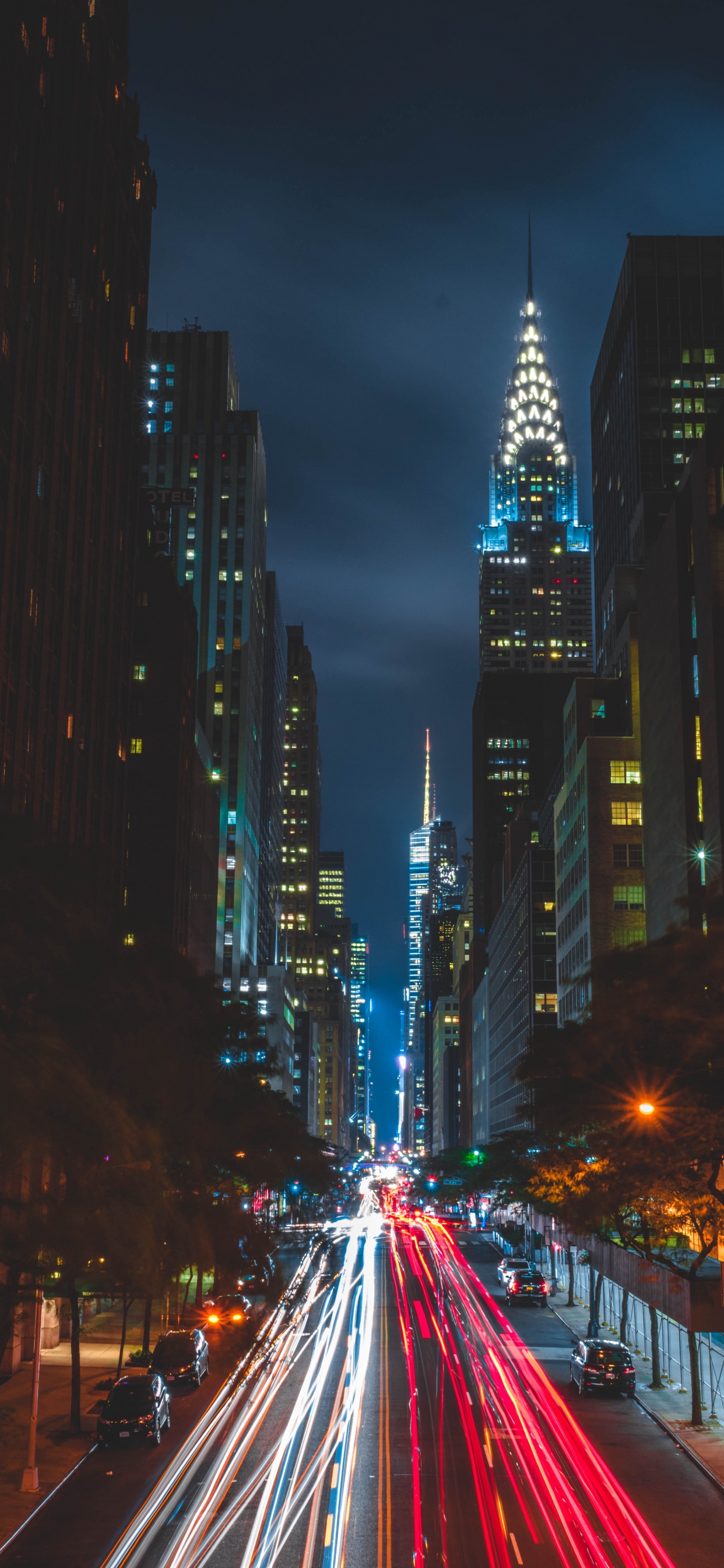 Fotografía de Lapso de Tiempo de Los Edificios de la Ciudad Durante la Noche. Wallpaper in 1242x2688 Resolution
