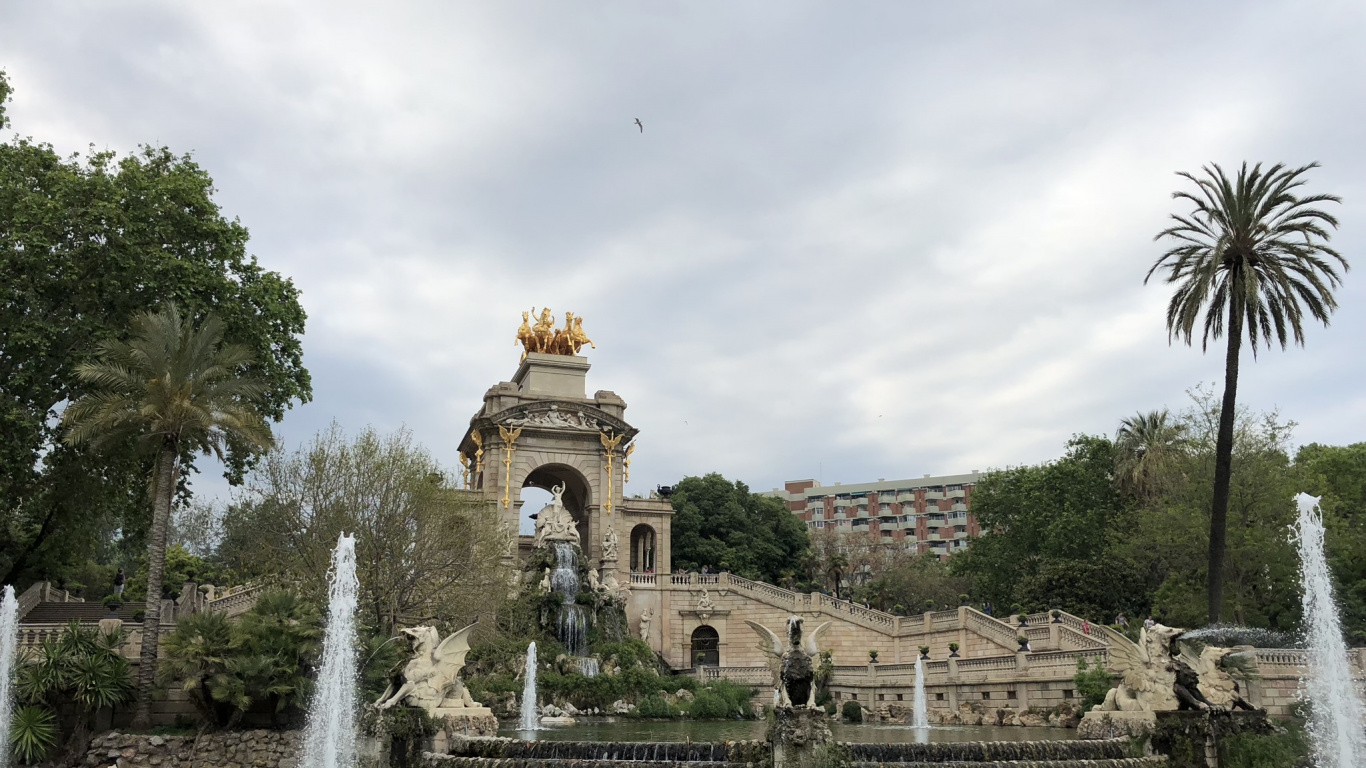 Parc de la Ciutadella, Eau, Attraction Touristique, Tourisme, Palmier. Wallpaper in 1366x768 Resolution
