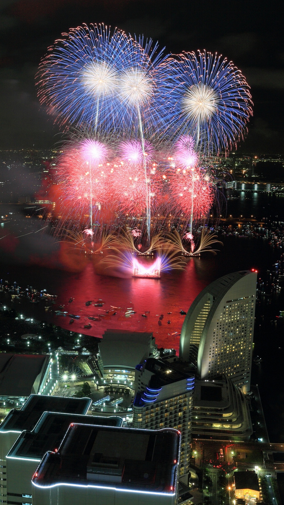 Ville Avec Des Immeubles de Grande Hauteur Pendant la Nuit. Wallpaper in 1080x1920 Resolution