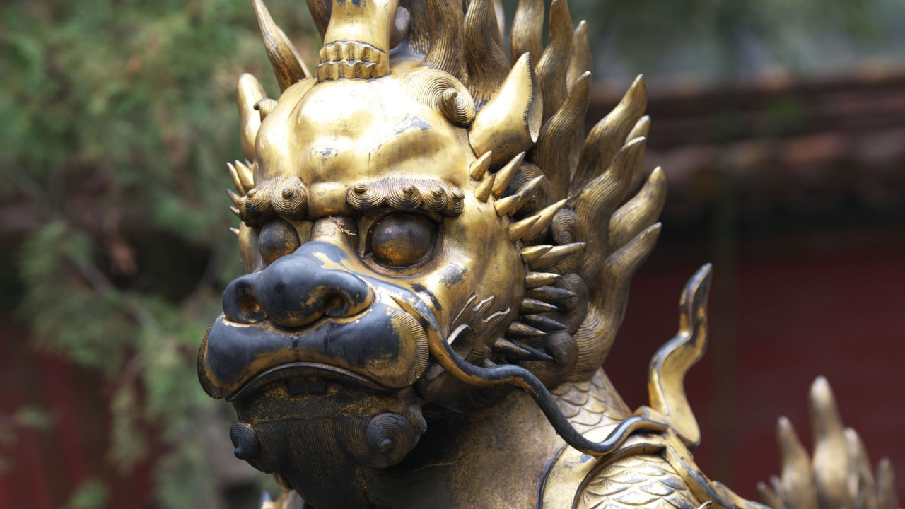Statue de Dragon D'or Pendant la Journée. Wallpaper in 1280x720 Resolution