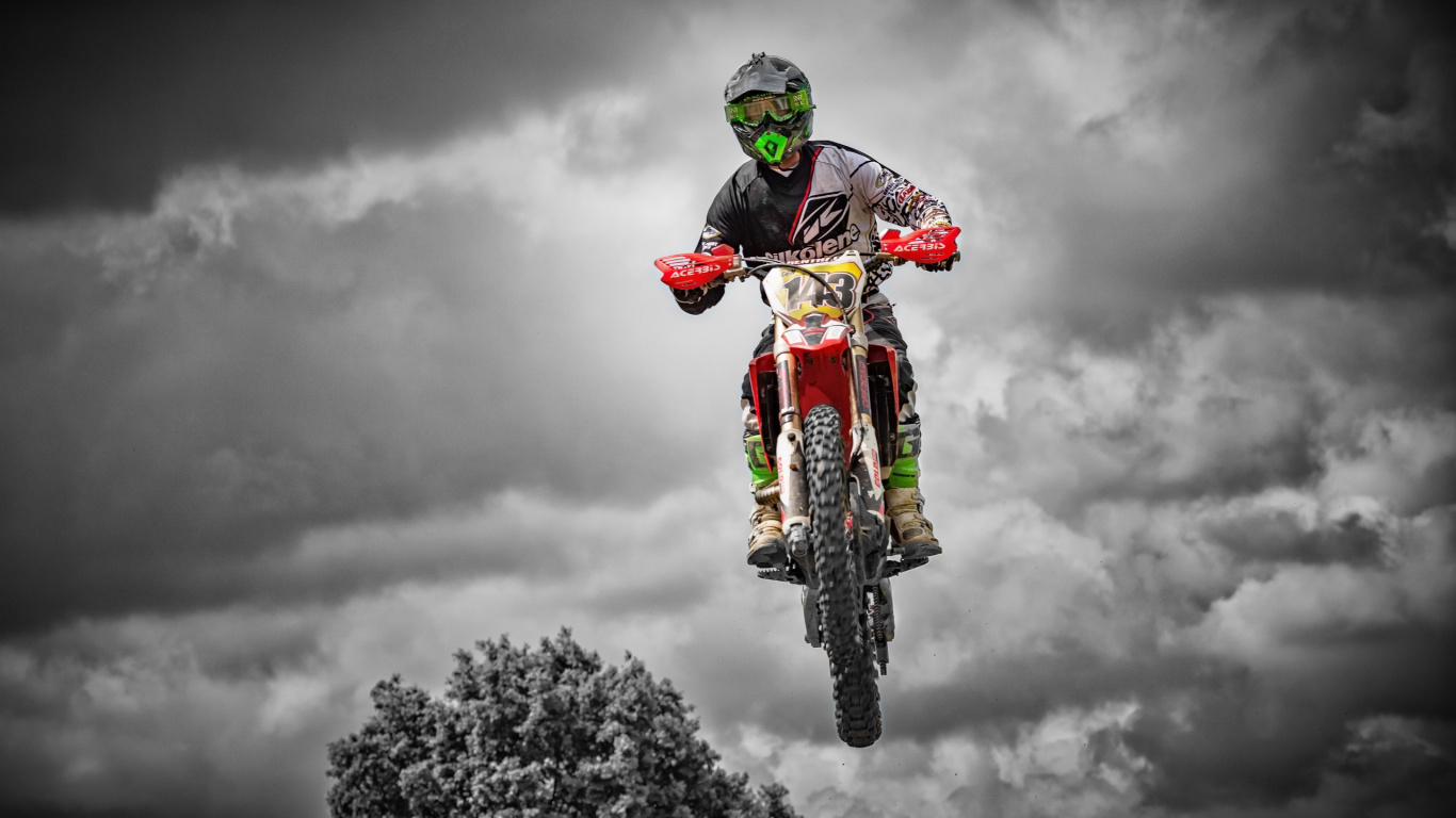Mann im Roten Und Schwarzen Motocross-Anzug, Der Motocross-Dirt-Bike Fährt Riding. Wallpaper in 1366x768 Resolution