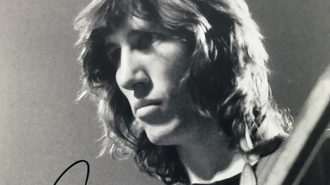 Pink Floyd, Microphone, Noir et Blanc, Instrument à Cordes, Deux Soleils au Coucher du Soleil. Wallpaper in 1366x768 Resolution