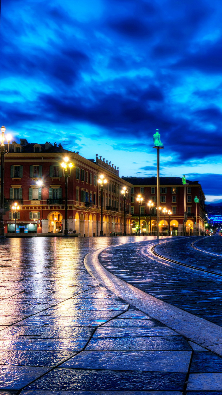 Personnes Marchant Sur le Trottoir Pendant la Nuit. Wallpaper in 750x1334 Resolution
