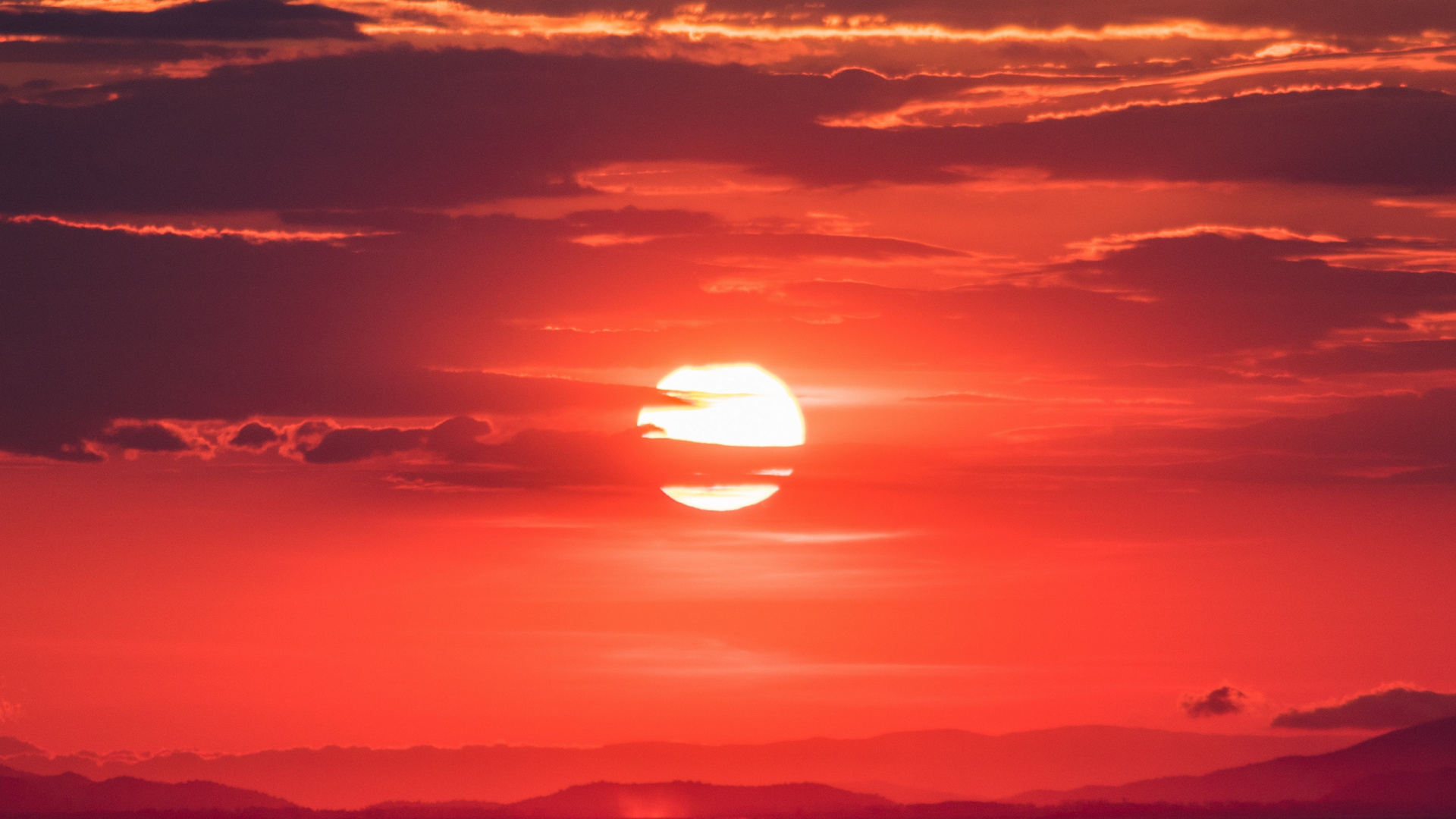 Silhouette de Montagne Pendant le Coucher du Soleil. Wallpaper in 1920x1080 Resolution