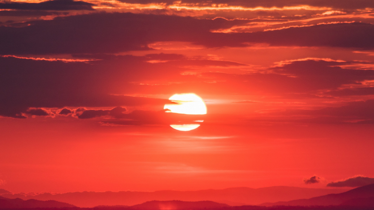 Silhouette Des Berges Bei Sonnenuntergang. Wallpaper in 1280x720 Resolution