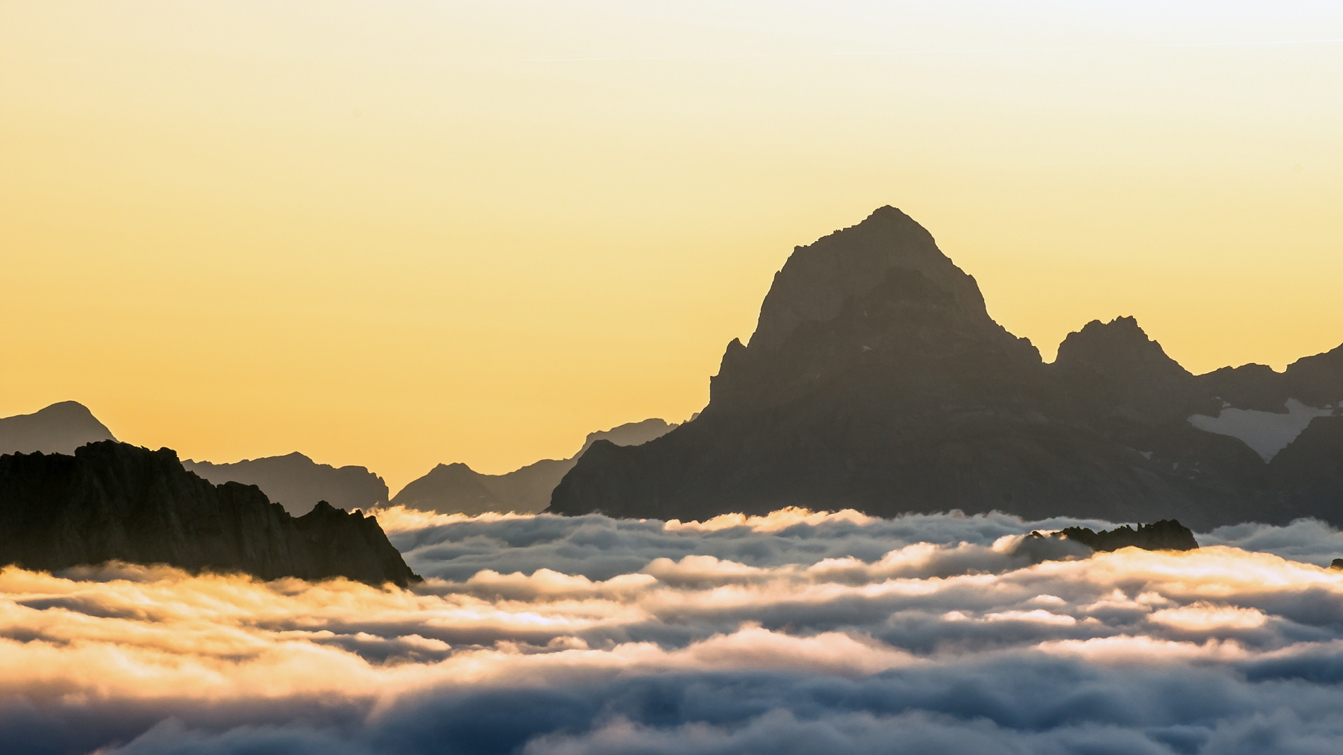 Silhouette of Mountain During Daytime. Wallpaper in 1920x1080 Resolution