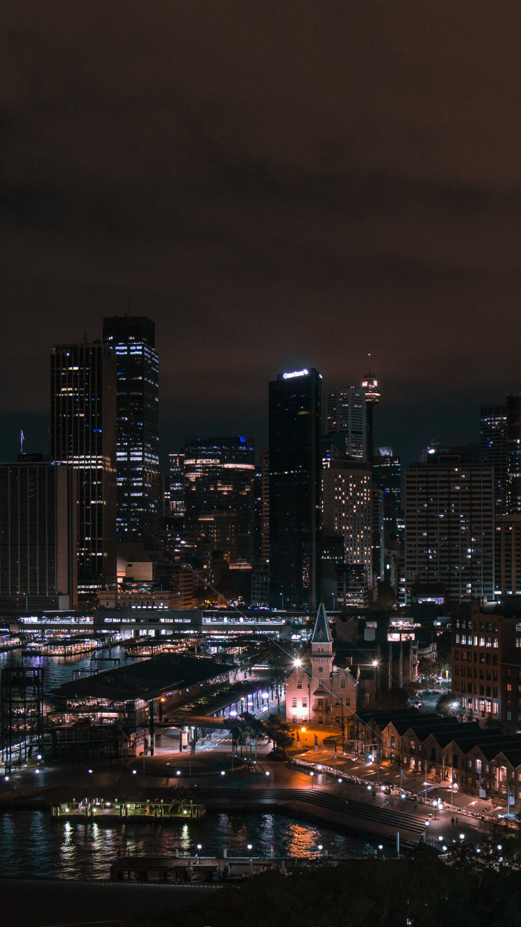 Horizonte de la Ciudad Durante la Noche. Wallpaper in 750x1334 Resolution