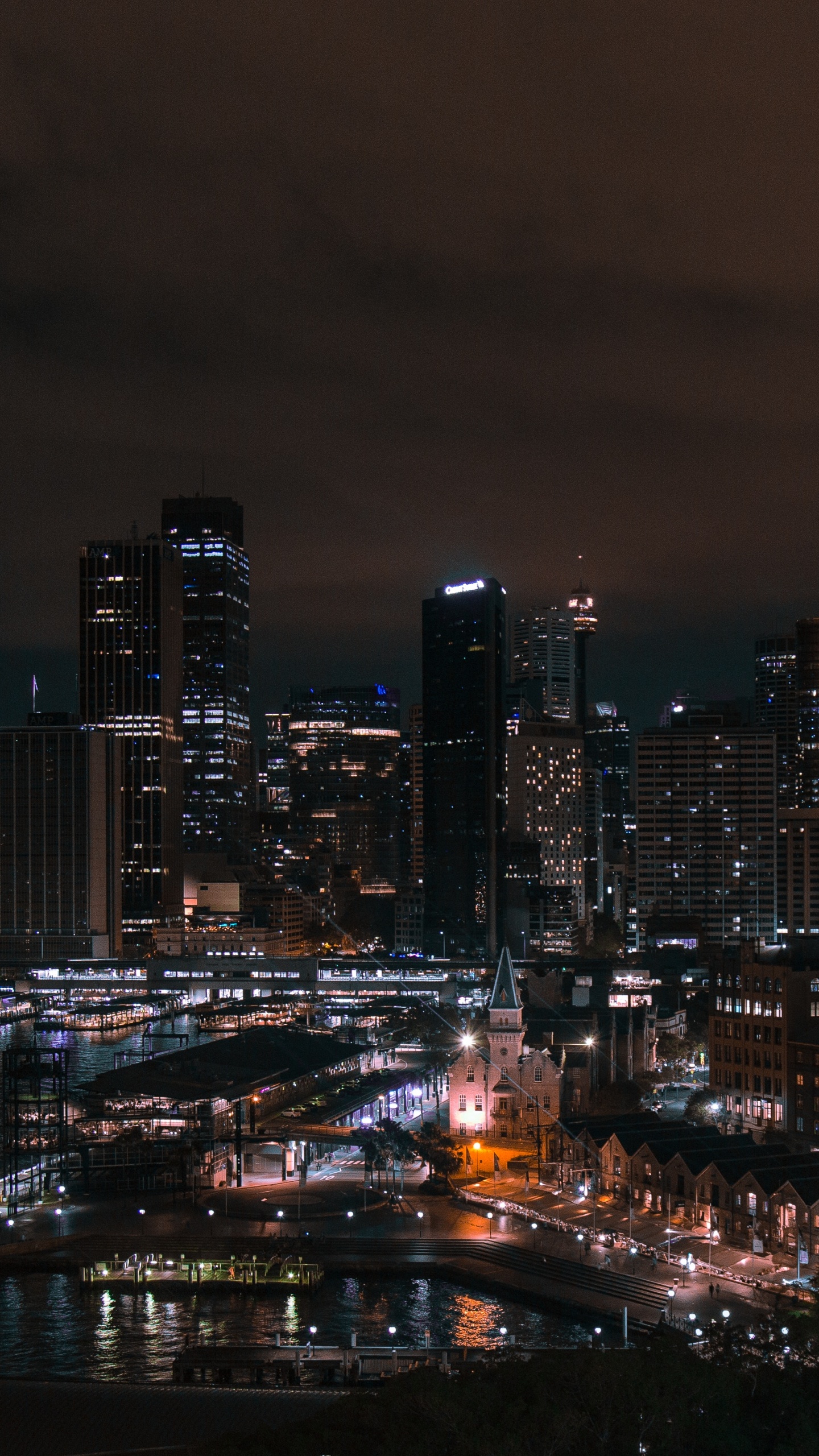Skyline Der Stadt Bei Nacht Night. Wallpaper in 1440x2560 Resolution