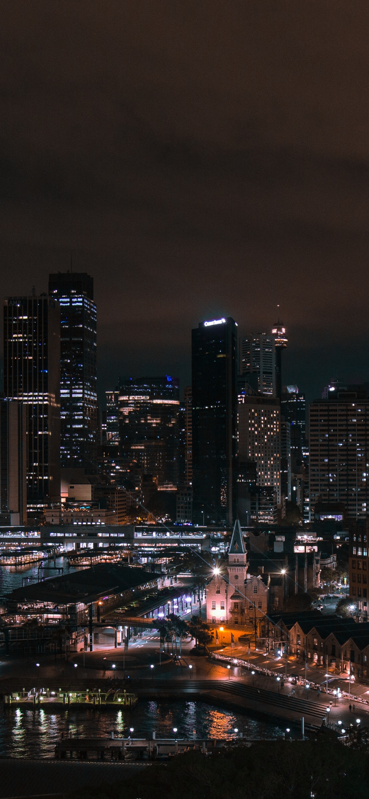 Horizon de la Ville Pendant la Nuit. Wallpaper in 1242x2688 Resolution