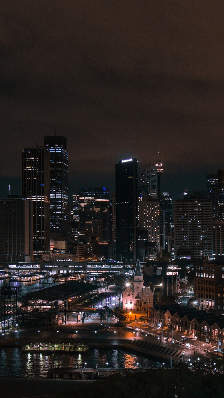 Horizon de la Ville Pendant la Nuit. Wallpaper in 720x1280 Resolution