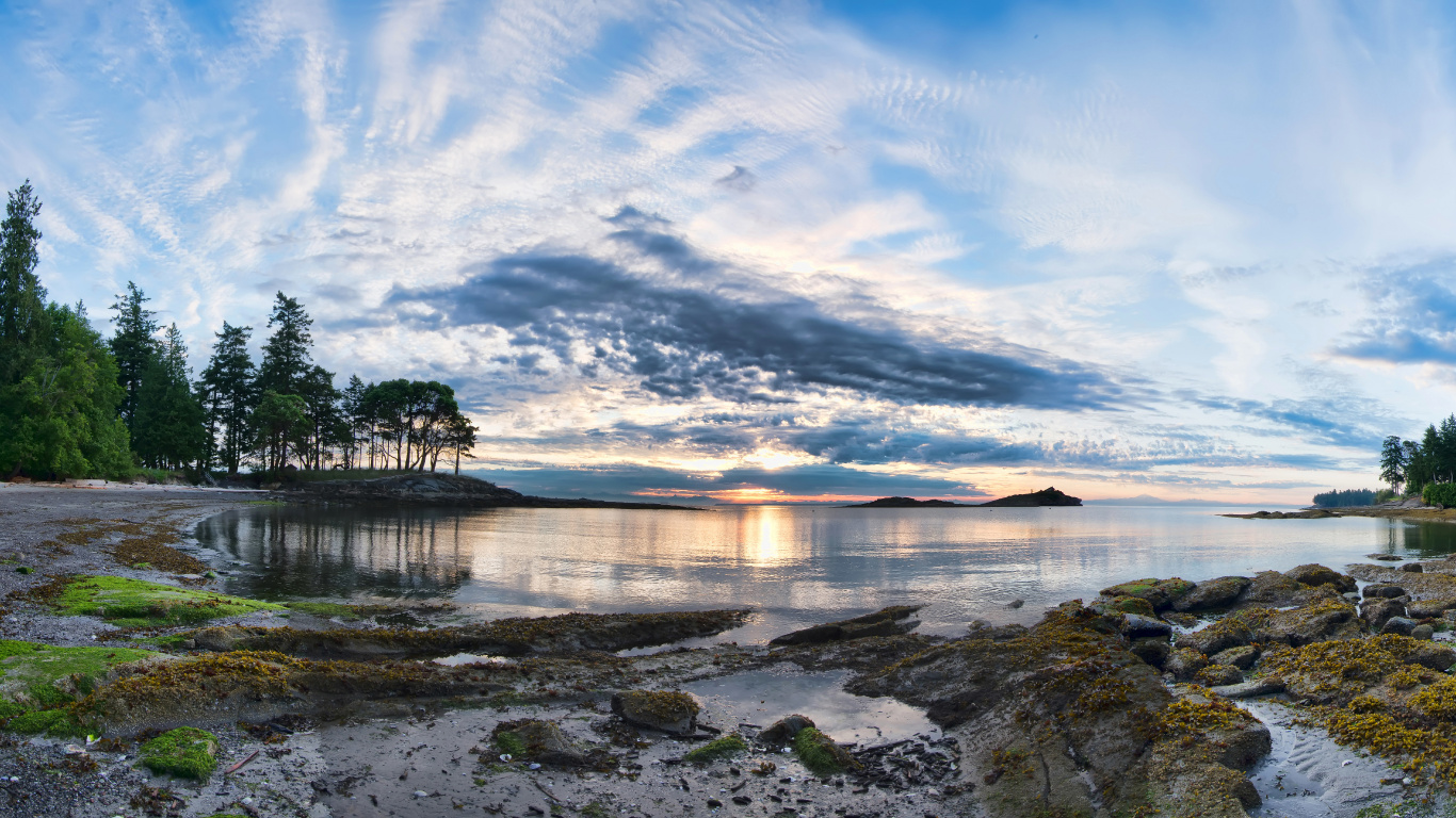 Body of Water Under Blue Sky During Daytime. Wallpaper in 1366x768 Resolution
