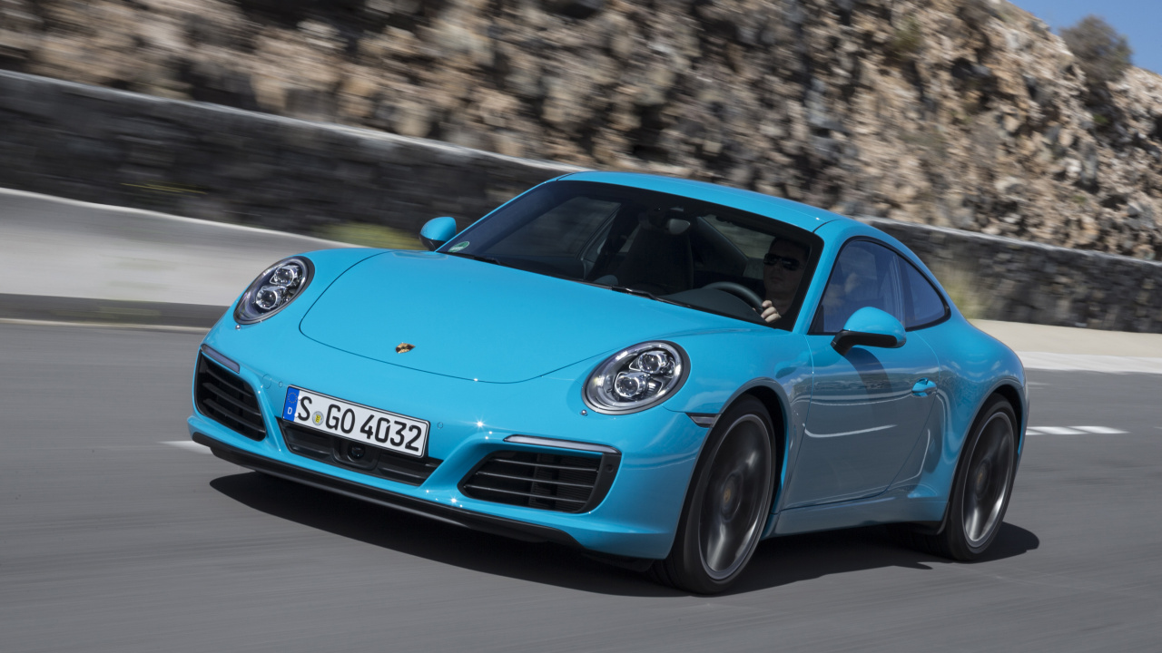 Blauer Porsche 911 Tagsüber Unterwegs. Wallpaper in 1280x720 Resolution