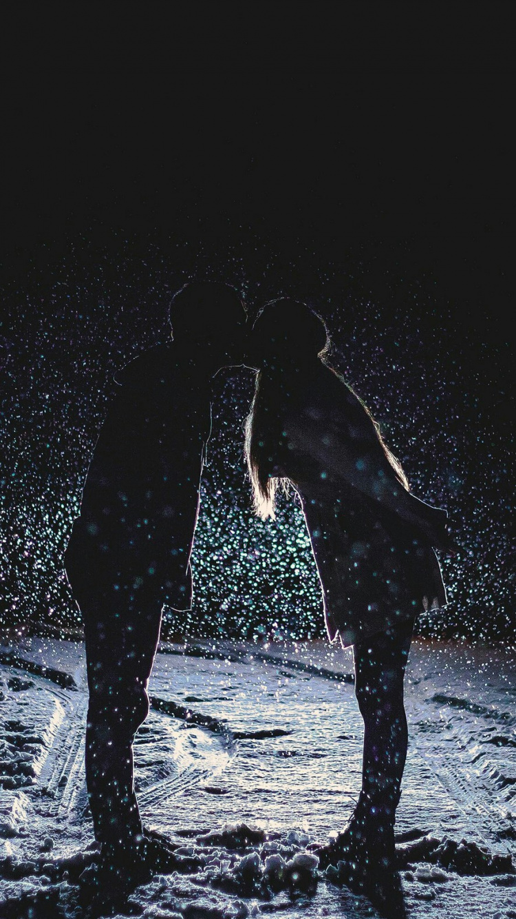 Eau, Baiser, Les Gens Dans la Nature, Jambe, Geste. Wallpaper in 750x1334 Resolution