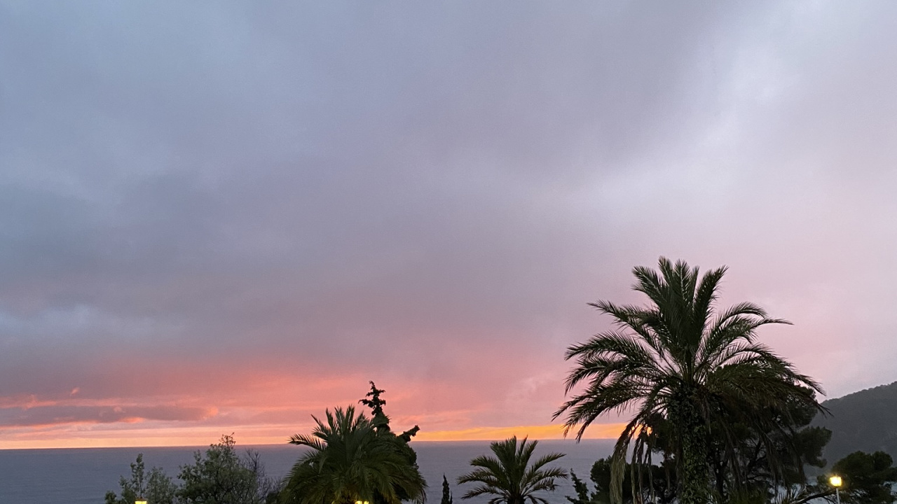 Palme, Pool, Immobilie, Resort, Sonnenuntergang. Wallpaper in 1280x720 Resolution