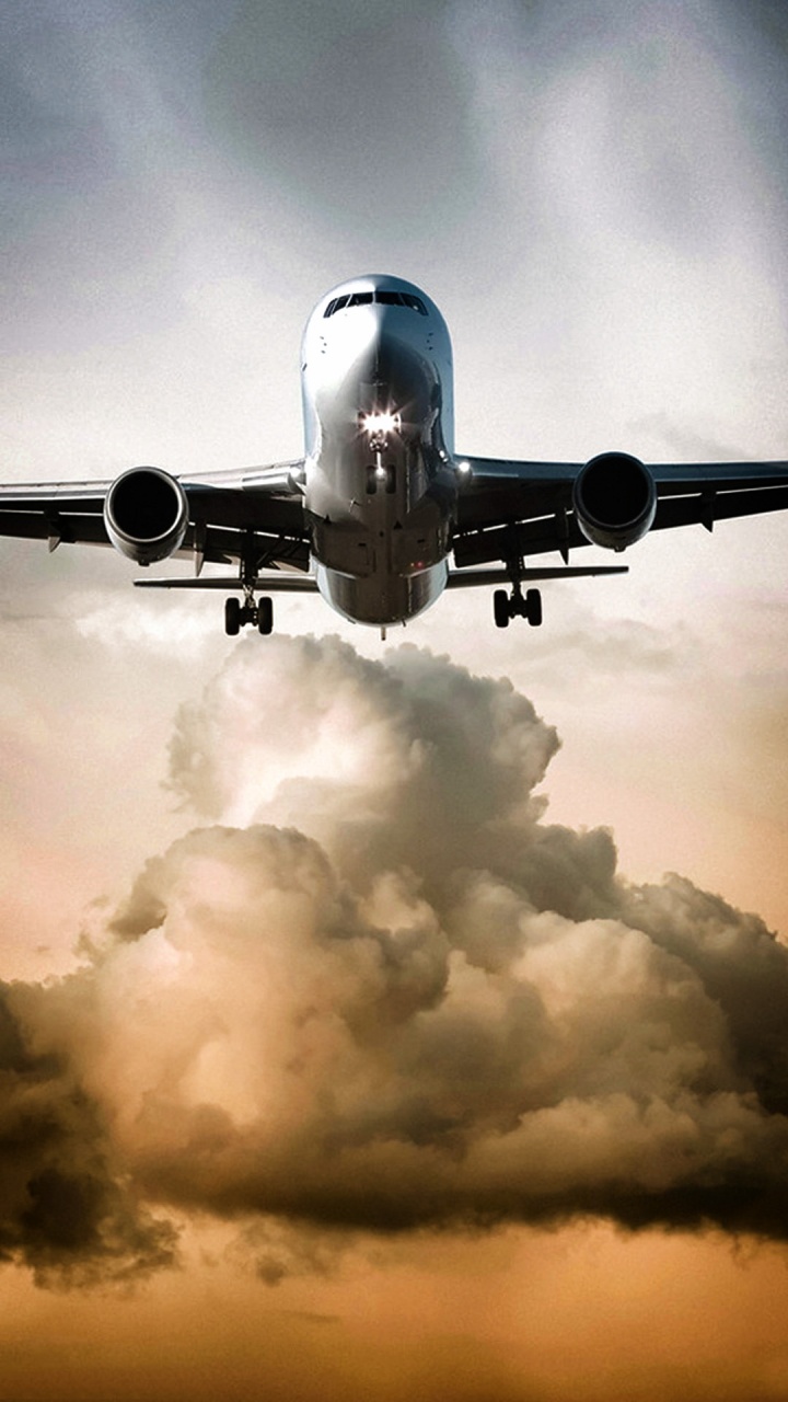 Flugzeuglandung, Flug, Düsenflugzeug, Landung, Verkehrsflugzeug. Wallpaper in 720x1280 Resolution