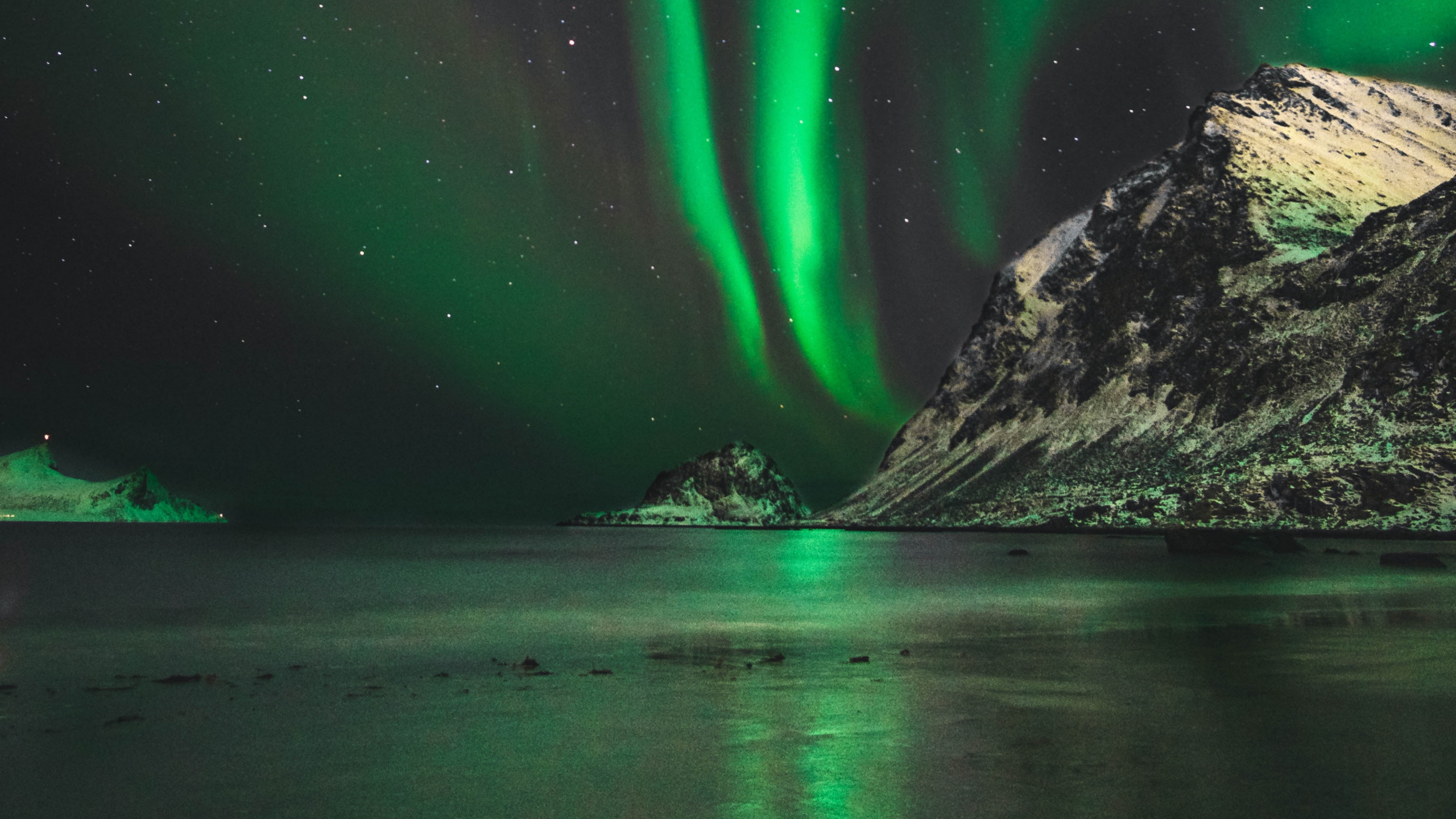 Aurora, Natur, Gr, Licht, Atmosphäre. Wallpaper in 2560x1440 Resolution