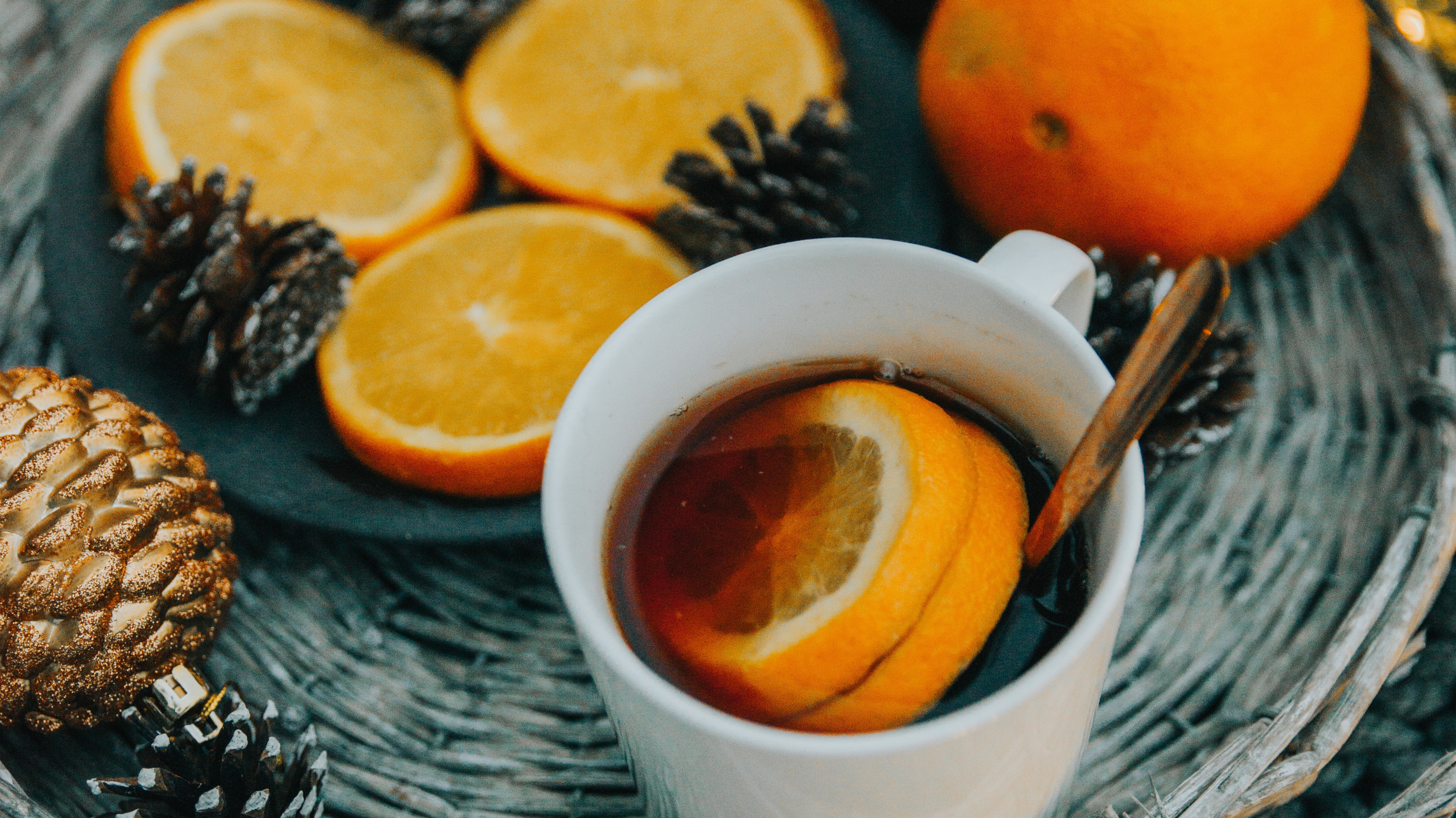 Mug en Céramique Blanche Avec Liquide Marron à L'intérieur. Wallpaper in 3840x2160 Resolution