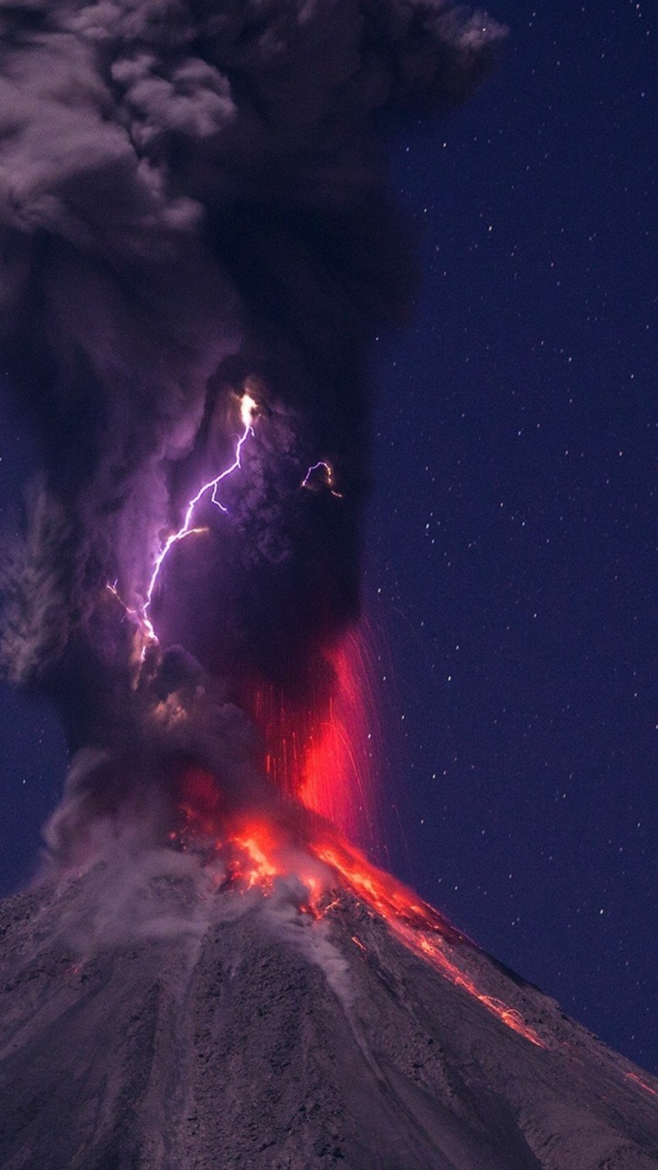 Weißer Rauch am Schwarzen Himmel. Wallpaper in 720x1280 Resolution