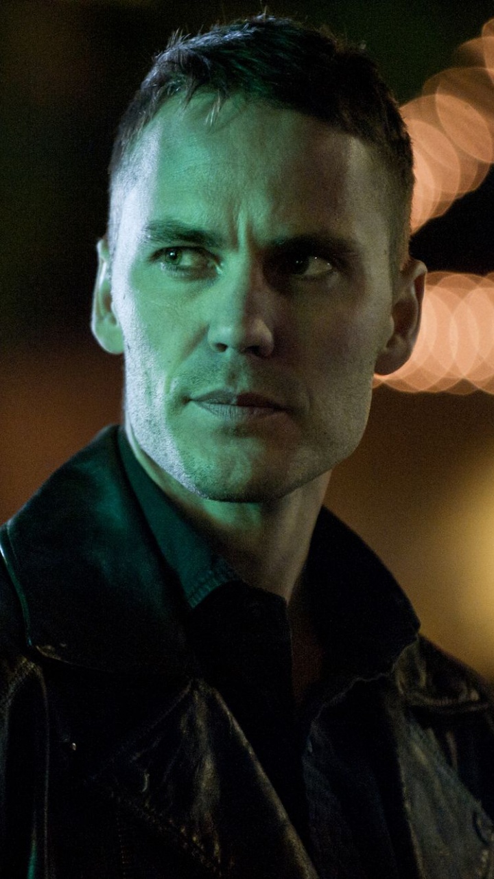 Mann in Schwarzer Lederjacke. Wallpaper in 720x1280 Resolution