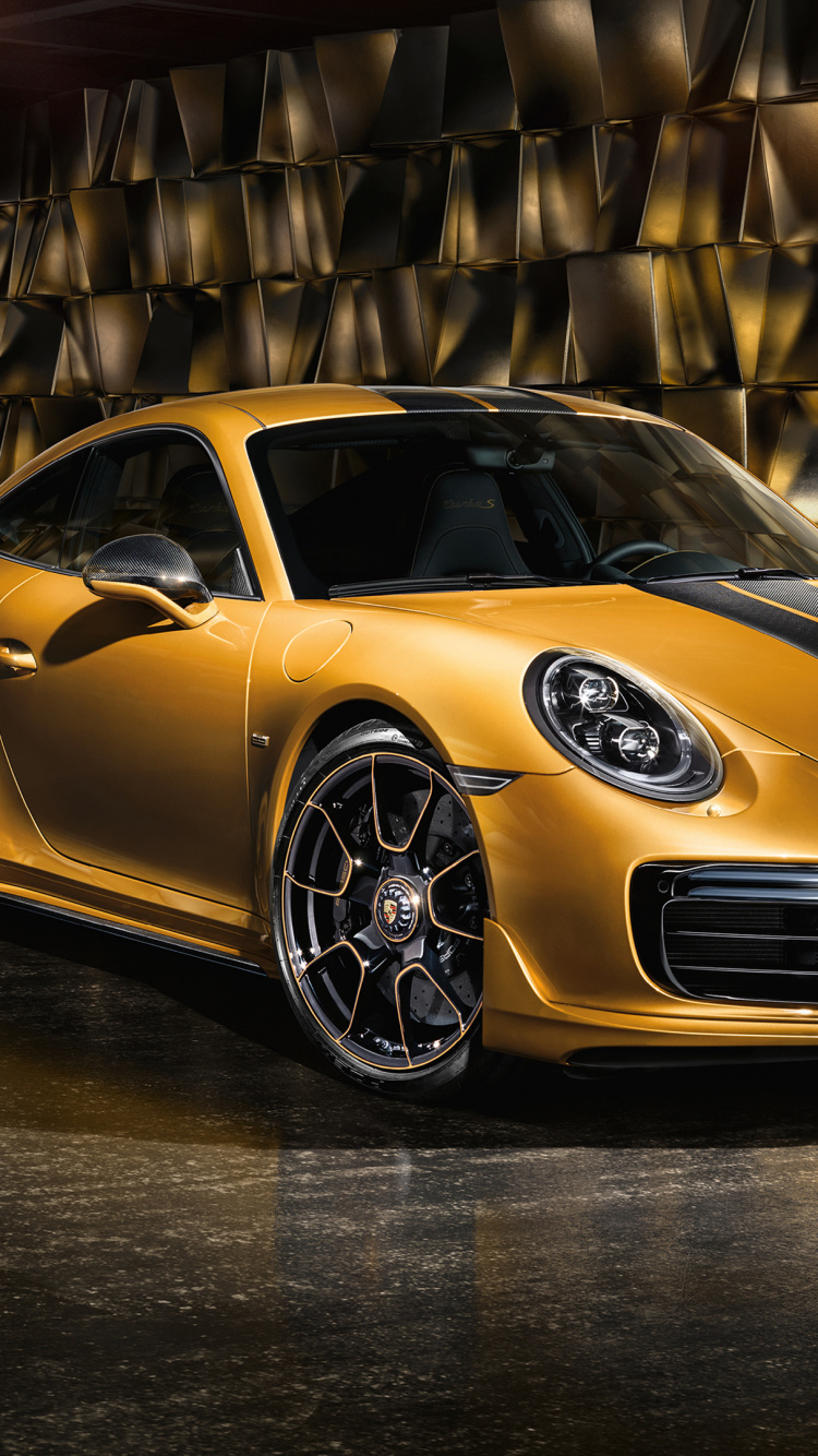 Porsche 911 Jaune Garée Dans Une Chambre. Wallpaper in 750x1334 Resolution