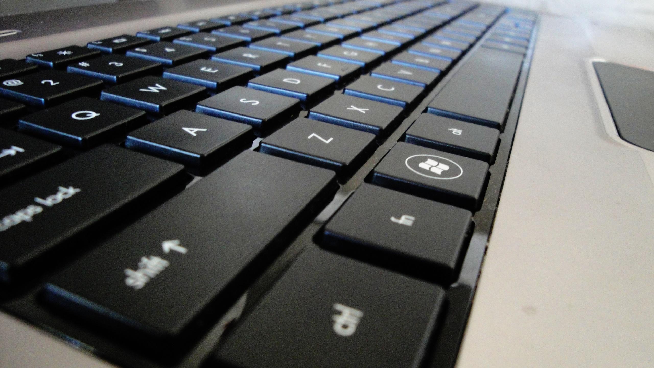 Black and Silver Laptop Computer. Wallpaper in 2560x1440 Resolution