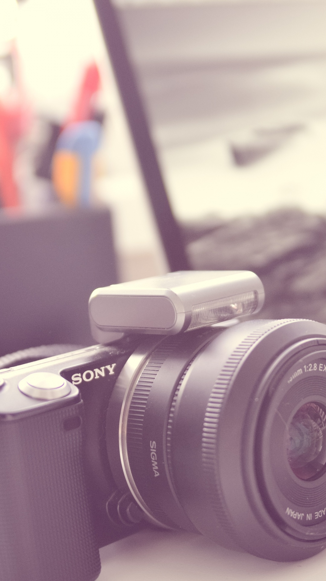 Black and Silver Canon Dslr Camera on Macbook Pro. Wallpaper in 1080x1920 Resolution