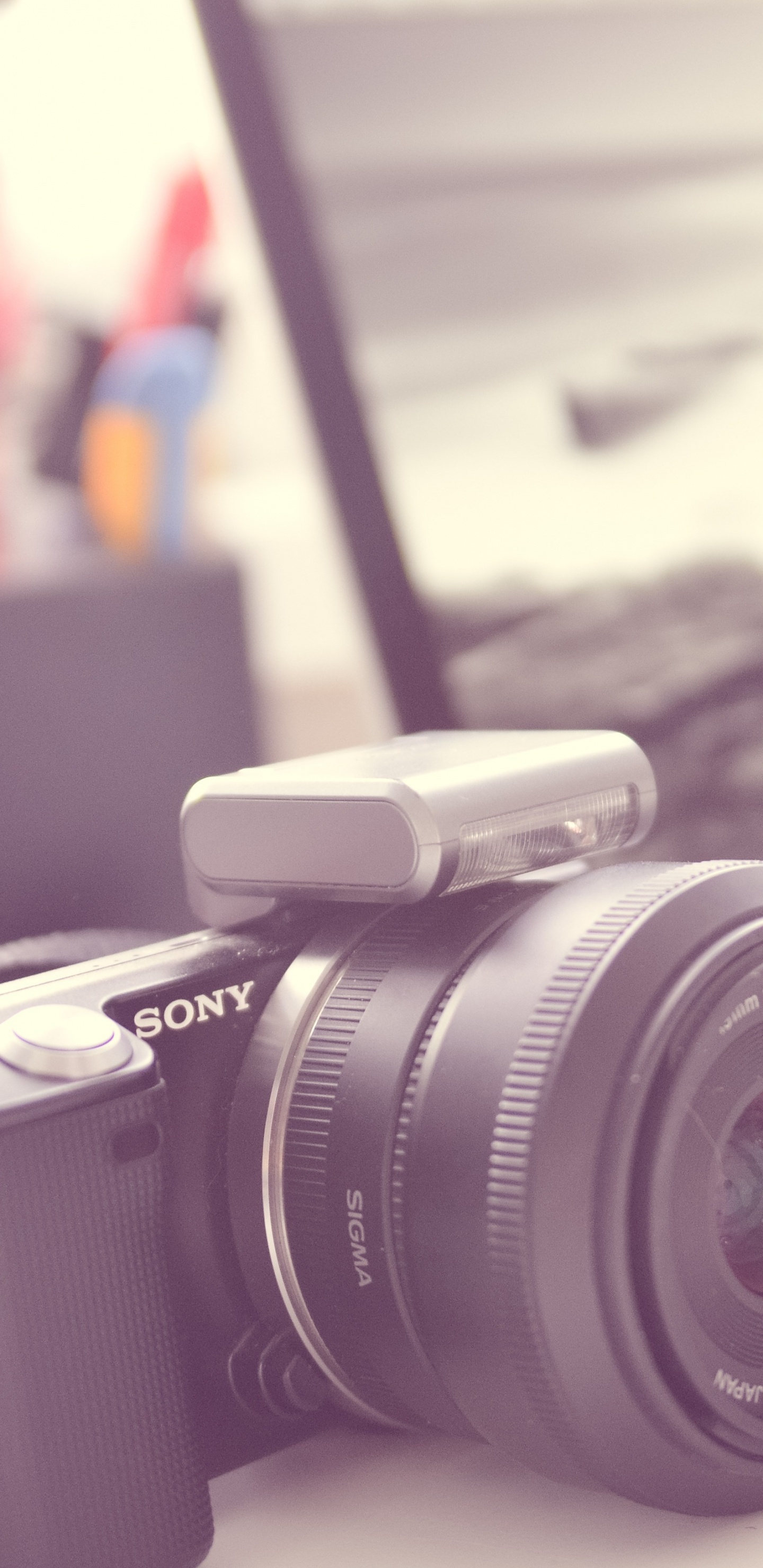 Black and Silver Canon Dslr Camera on Macbook Pro. Wallpaper in 1440x2960 Resolution