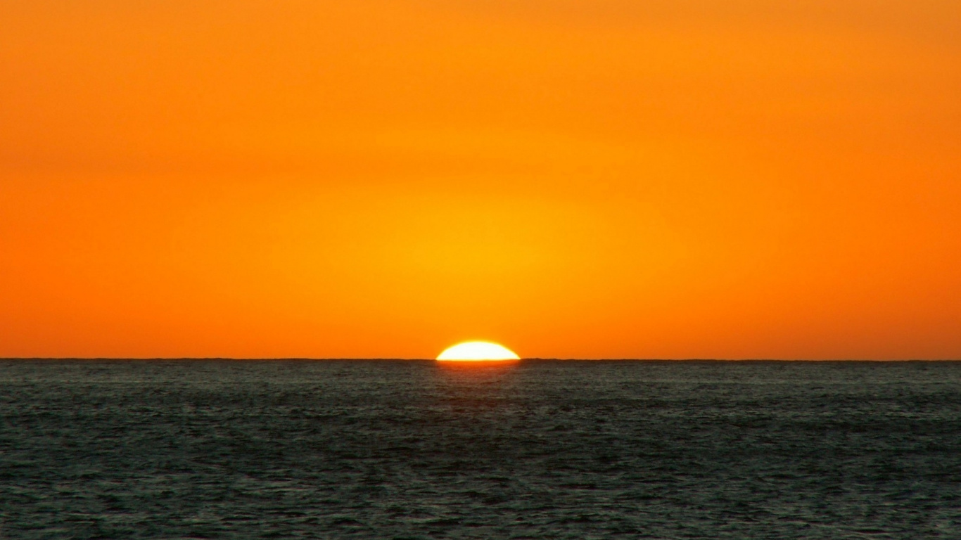 Cuerpo de Agua Durante la Puesta de Sol. Wallpaper in 1366x768 Resolution