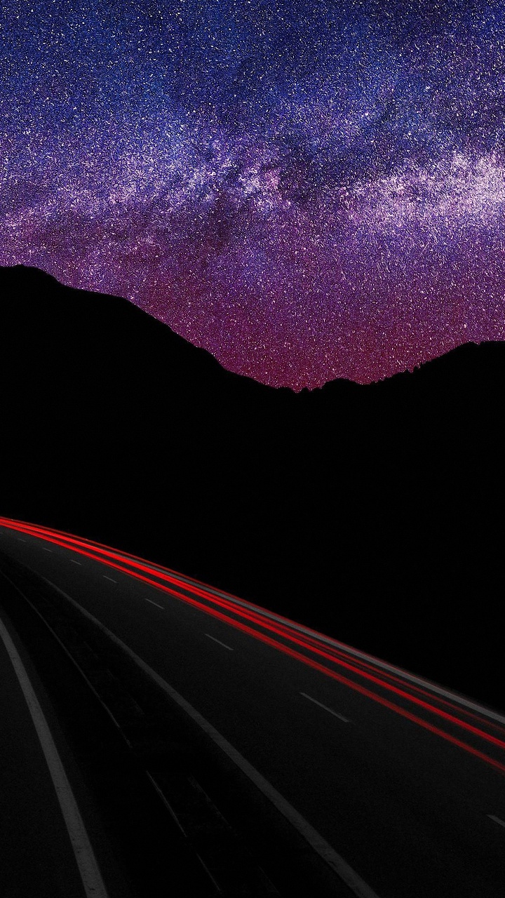 Voiture Noire Sur Route Pendant la Nuit. Wallpaper in 720x1280 Resolution