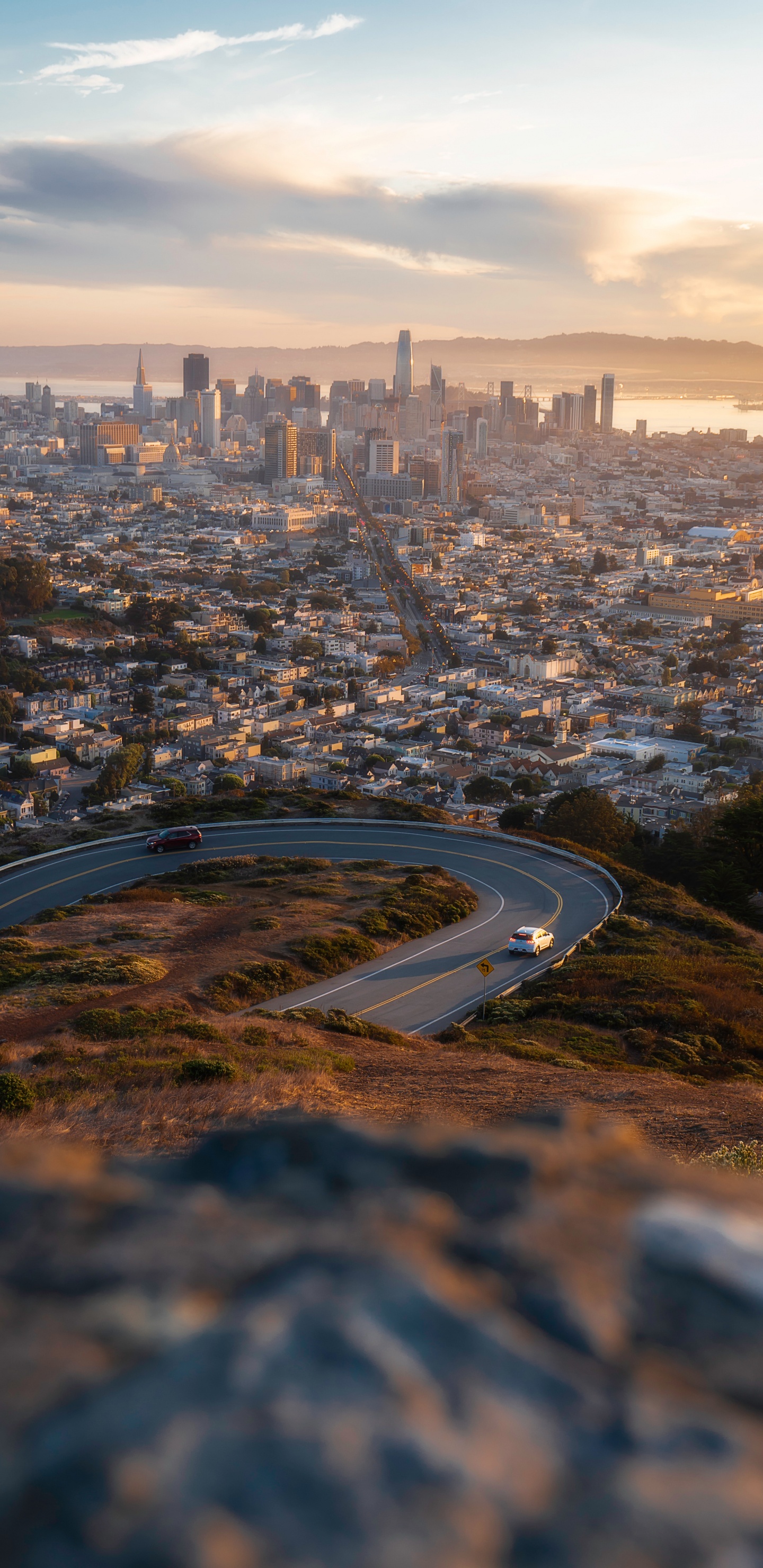 Luftaufnahme Von Stadtgebäuden Tagsüber. Wallpaper in 1440x2960 Resolution