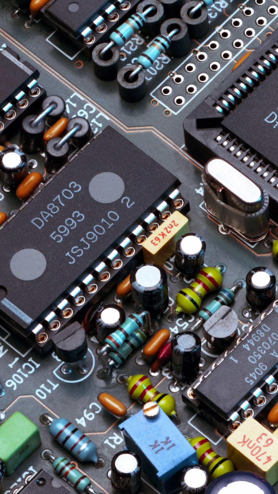 Schwarzes Und Grünes Computer-Motherboard. Wallpaper in 1080x1920 Resolution