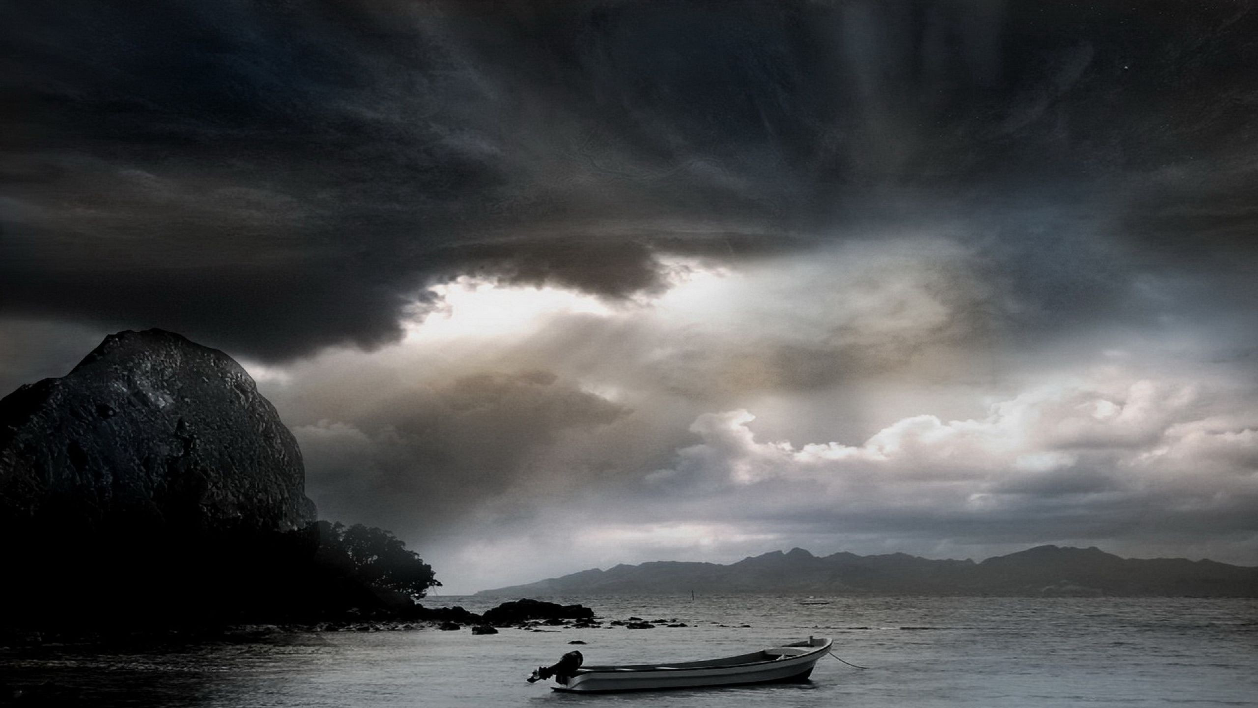 White Boat on Water Under Cloudy Sky. Wallpaper in 2560x1440 Resolution