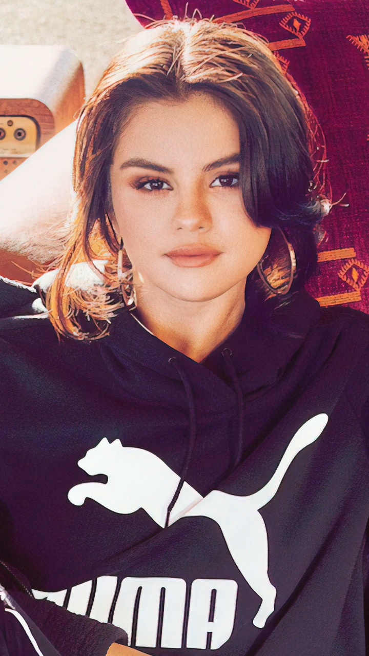 Selena Gomez, Cool, Lippe, Lange Haare, Braune Haare. Wallpaper in 720x1280 Resolution