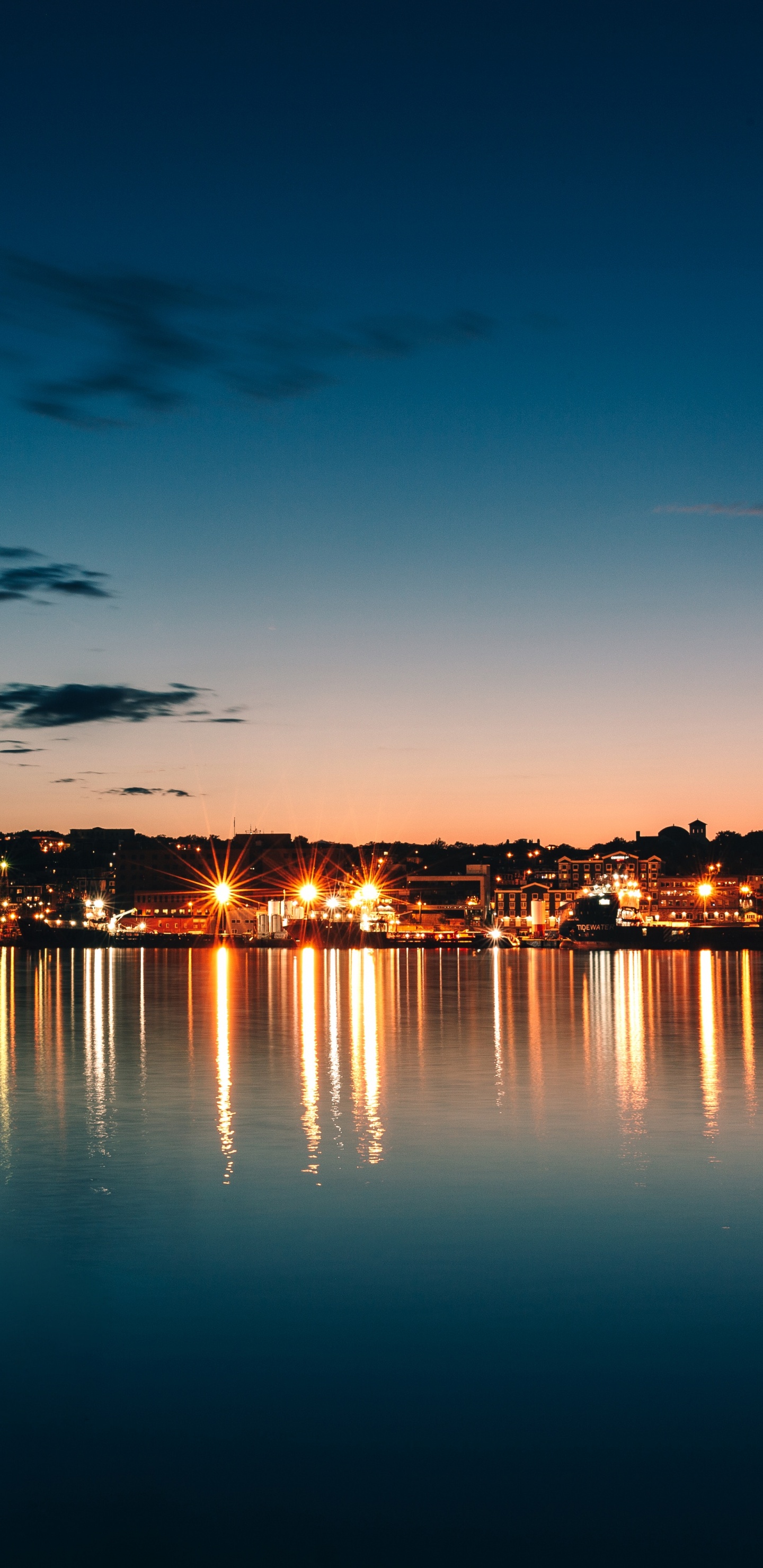 Plan D'eau Pendant la Nuit. Wallpaper in 1440x2960 Resolution