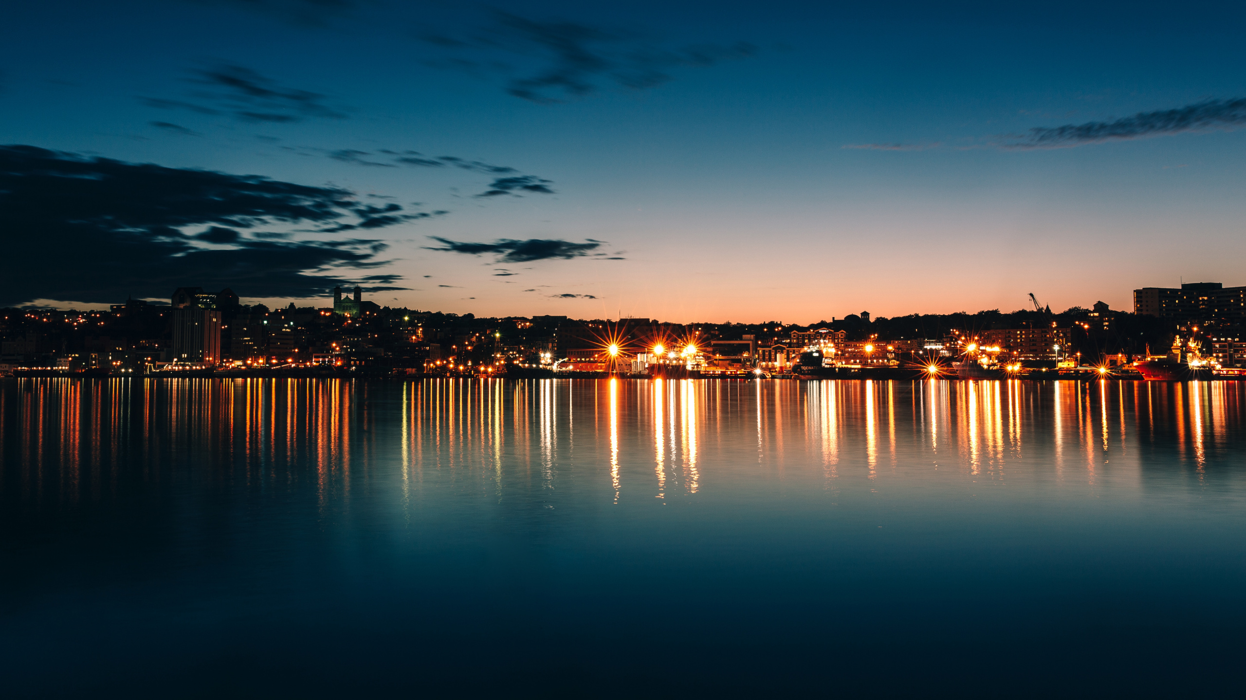 Plan D'eau Pendant la Nuit. Wallpaper in 2560x1440 Resolution