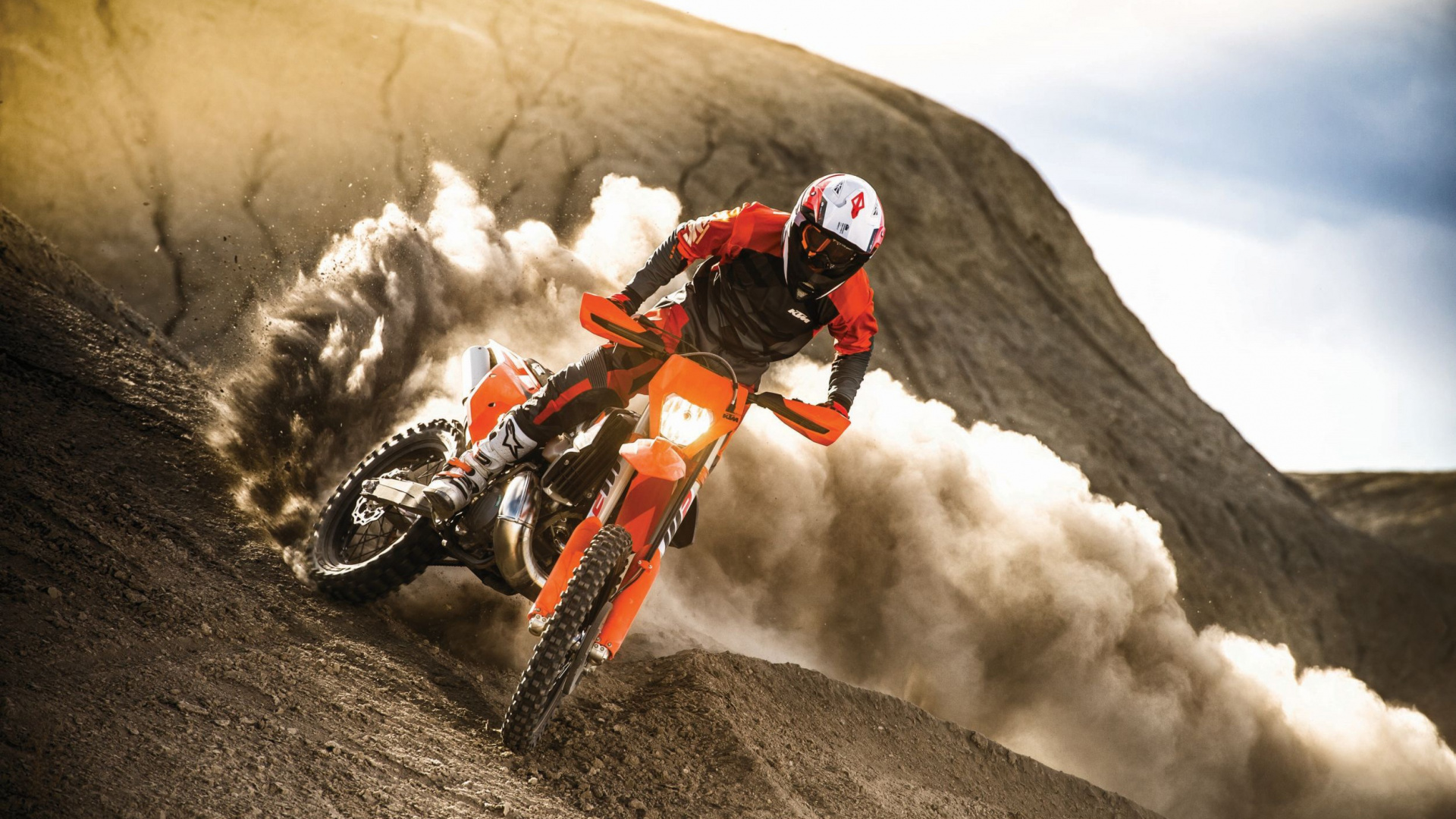 Hombre en Traje de Motocross Naranja y Negro Montando Motocross Dirt Bike. Wallpaper in 1920x1080 Resolution