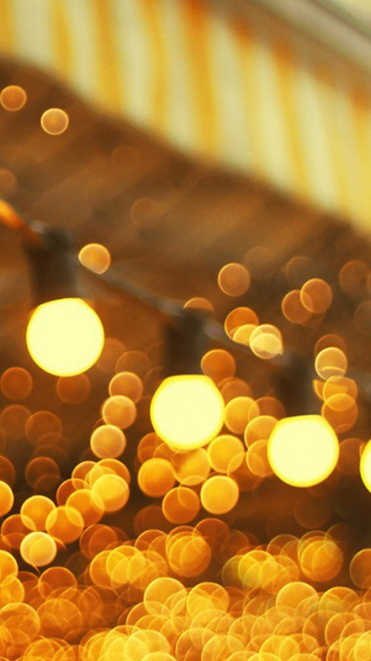 Photographie Bokeh de Guirlandes Lumineuses. Wallpaper in 750x1334 Resolution