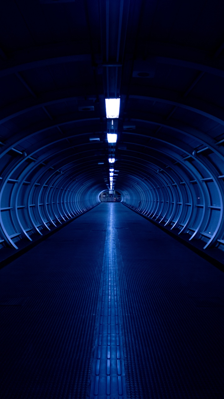 Blau-weißer Tunnel Mit Lichtern. Wallpaper in 720x1280 Resolution