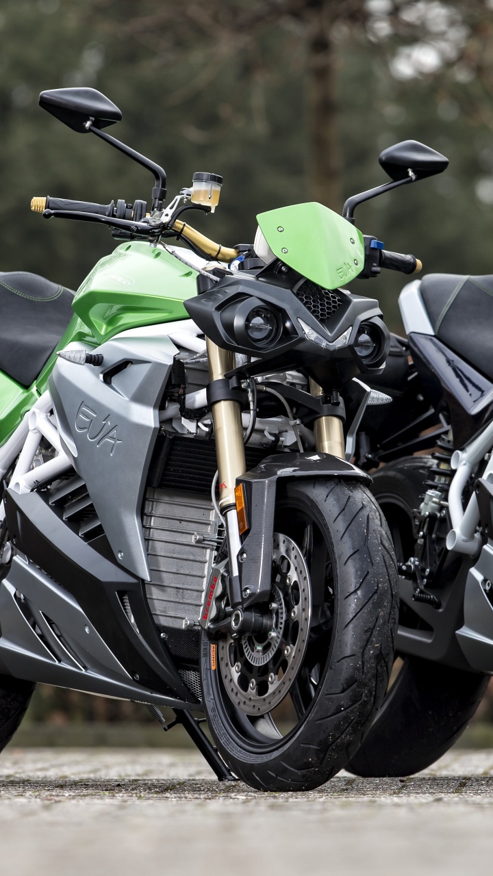 Green and Black Sports Bike. Wallpaper in 720x1280 Resolution