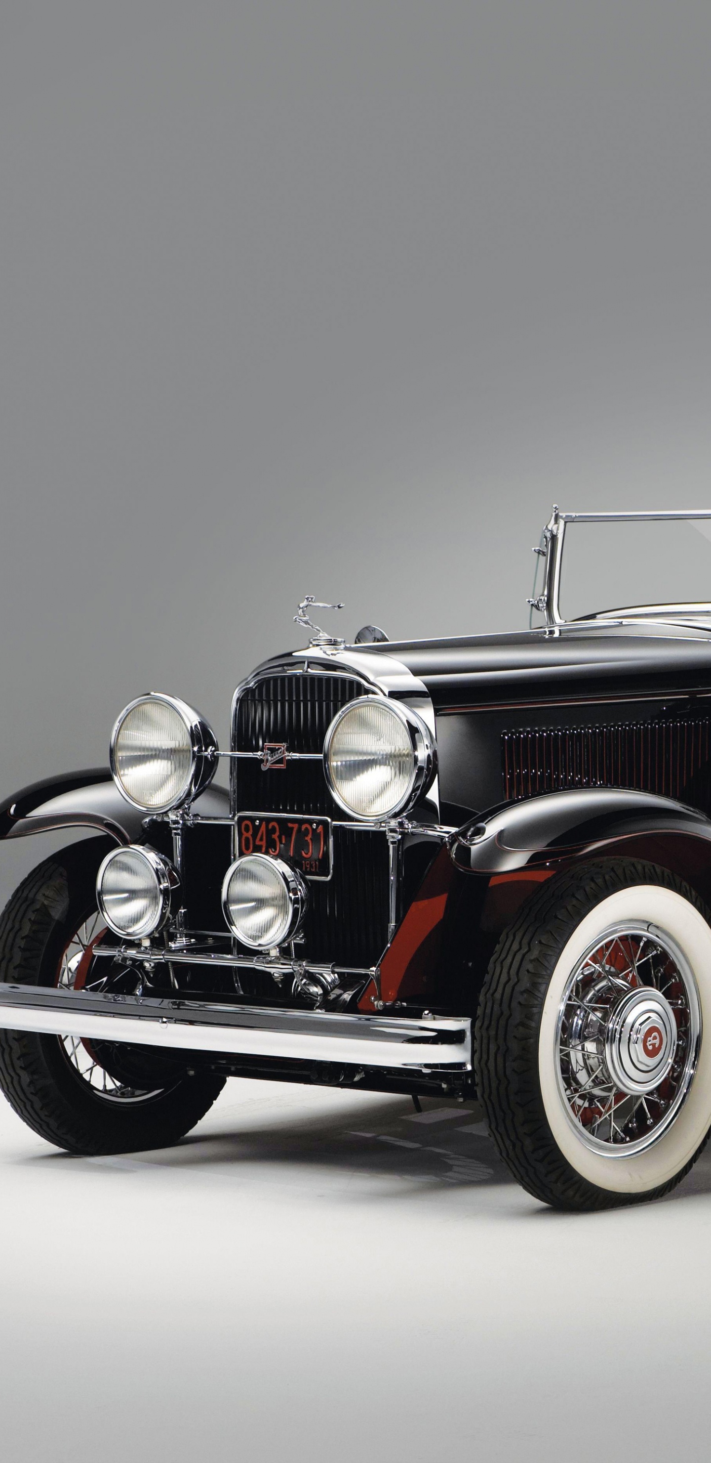 Voiture Vintage Rouge et Noir. Wallpaper in 1440x2960 Resolution