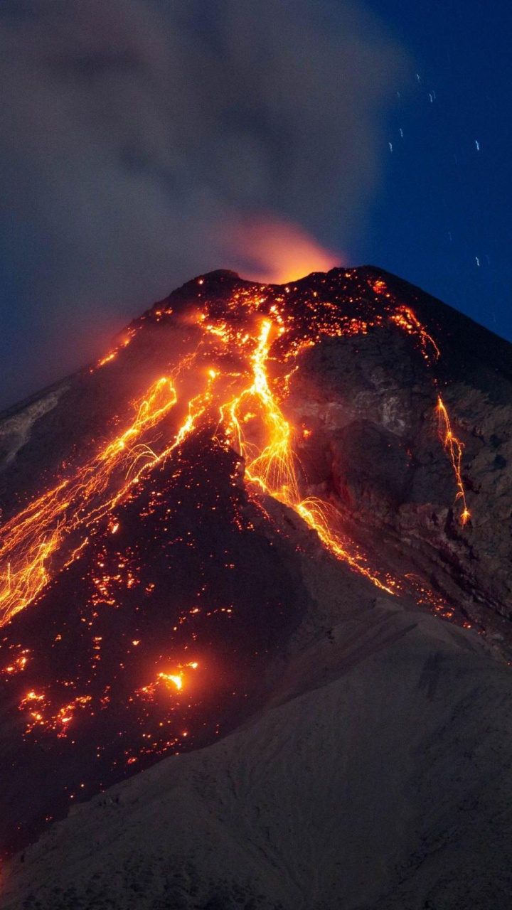 Montaña Marrón Bajo un Cielo Azul Durante el Día. Wallpaper in 720x1280 Resolution